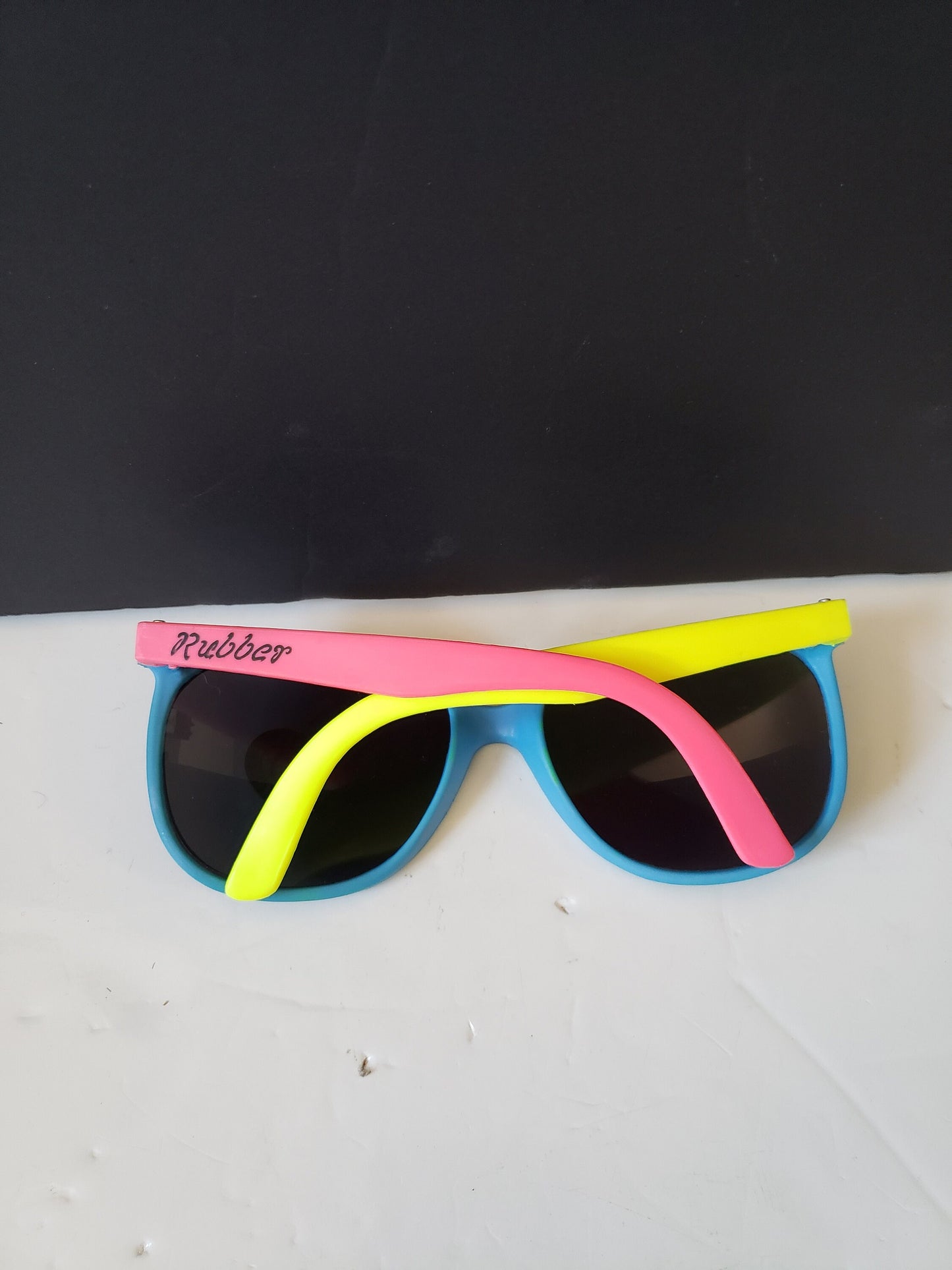 Vintage Rubber Frame UV Protection Neon Sunglasses