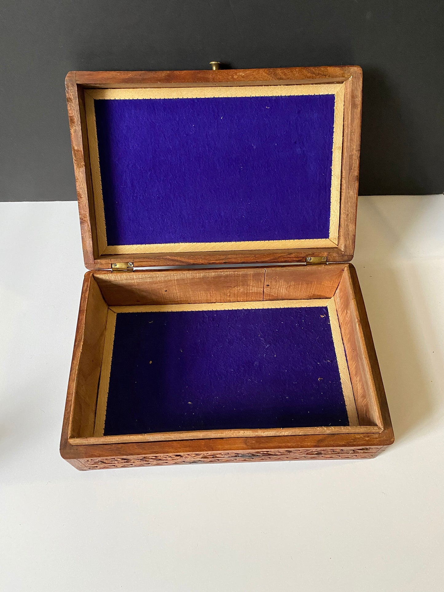 12 x 8 stunning carved Indian wood and bone inlay box - Perfect for jewellery or cigars etc