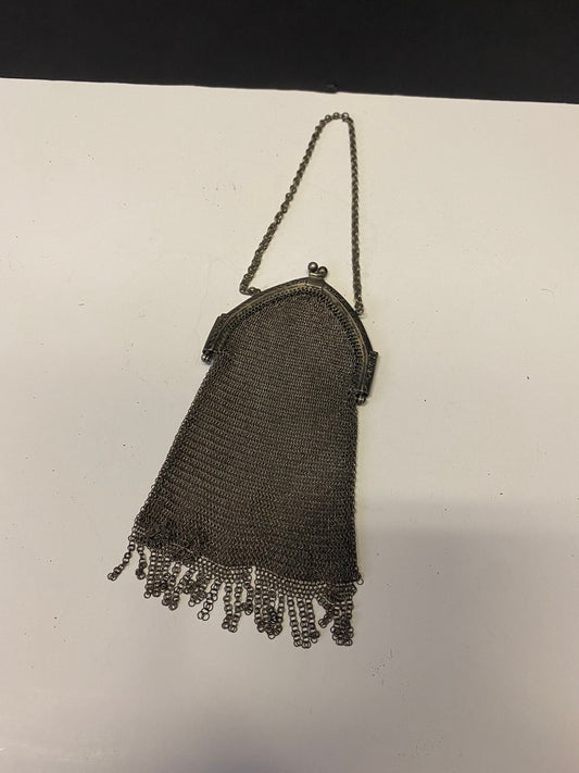 A Superb European silver mesh purse  lovely detail