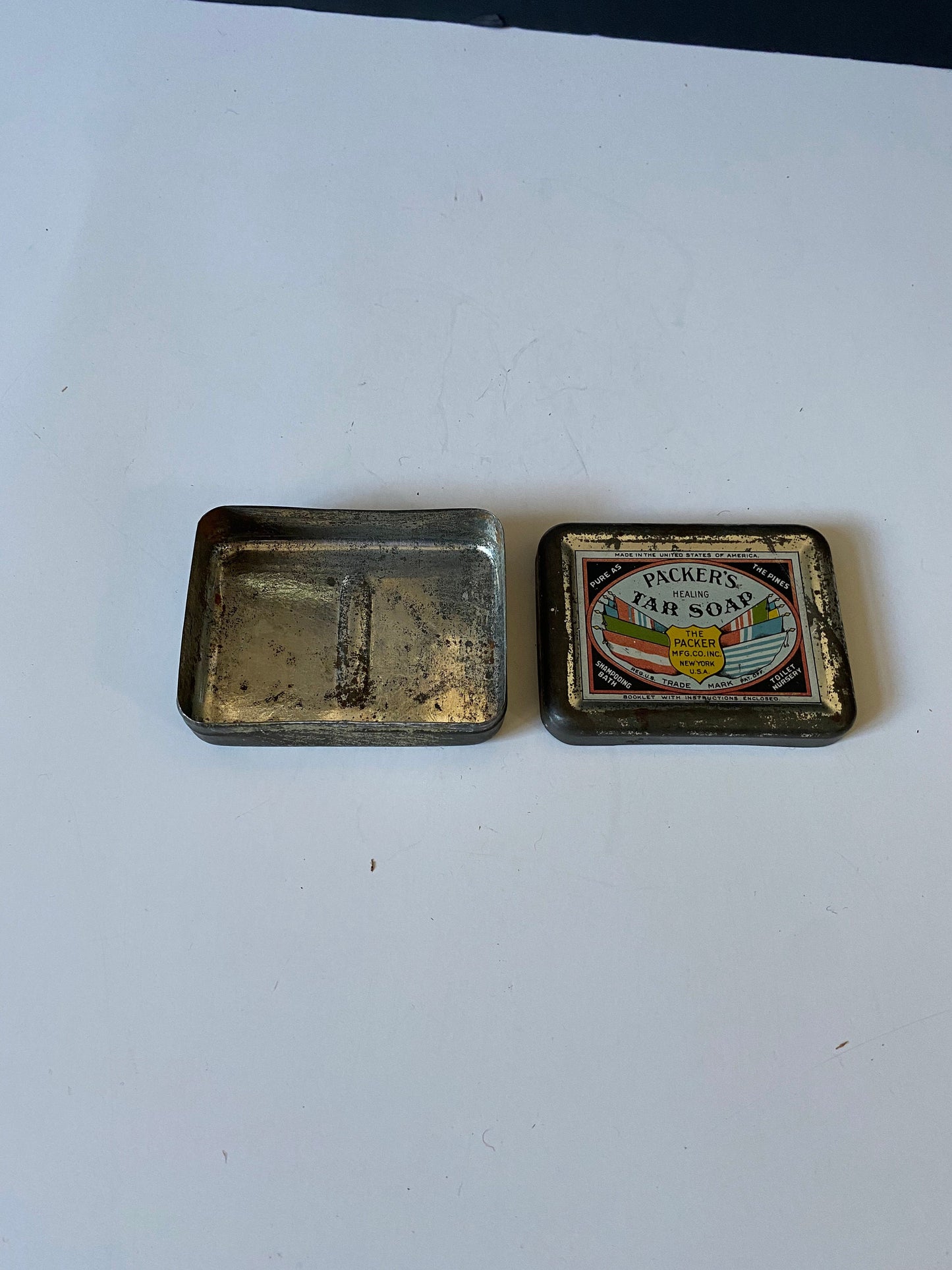 4 inch packers healing tar soap tin in antique condition  - New York- so cool