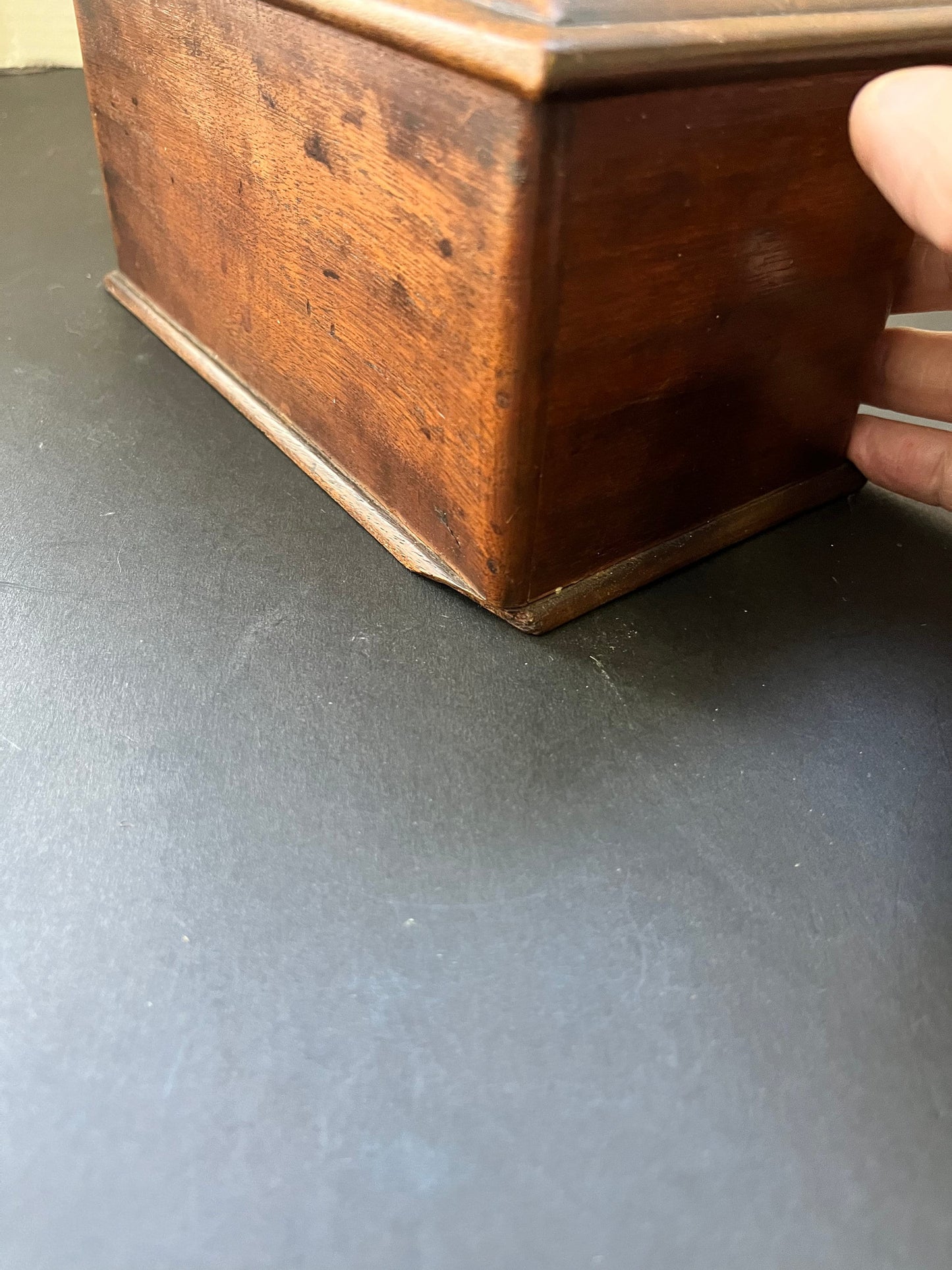 8 x 5 x 4 Taj Mahal of India antique  walnut cigarette box