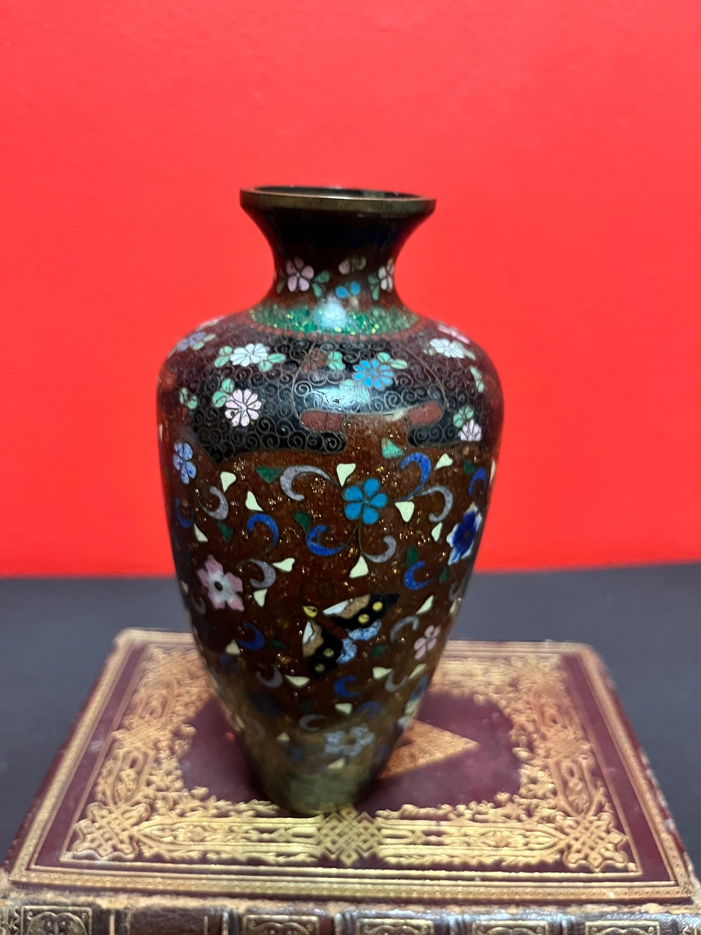 Lovely antique Japanese fine quality mint condition 6 inch cloisonné vase