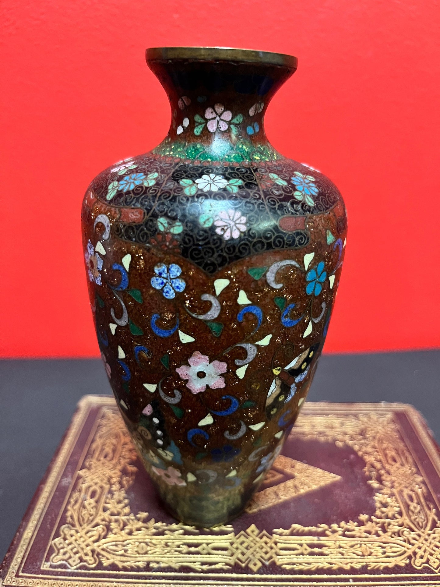 Lovely antique Japanese fine quality mint condition 6 inch cloisonné vase