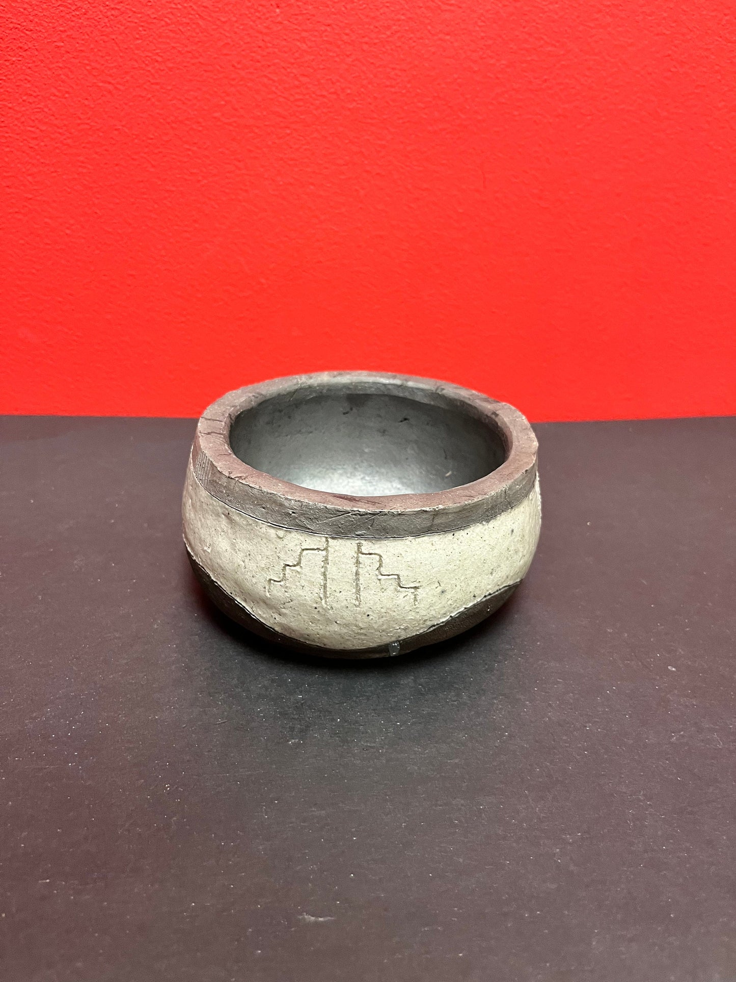 Unique 5 x 3 high early Navajo pottery bowl   wonderful glaze and texture