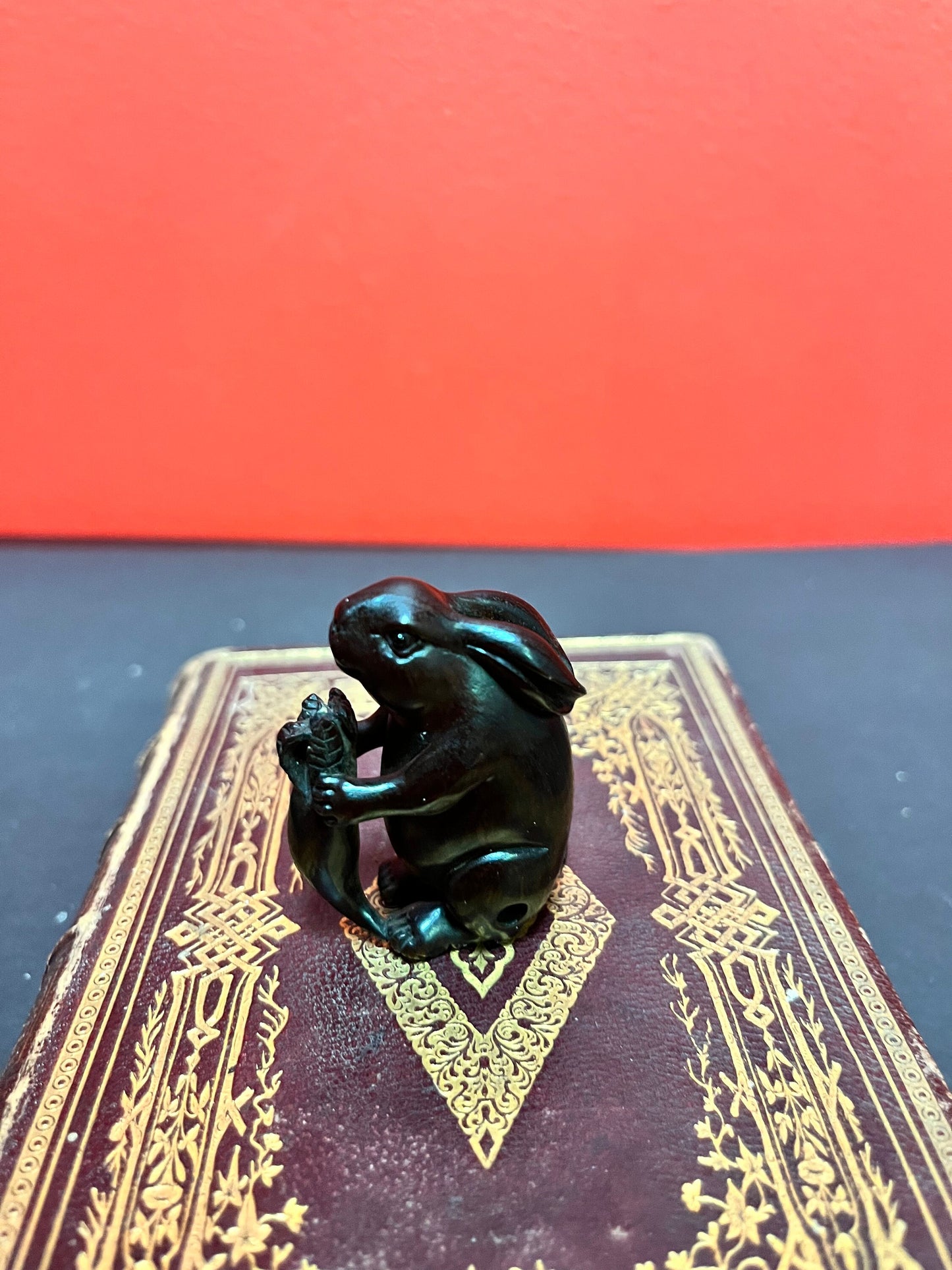 Amazing antique Japanese Rosewood to install Netsuke depicting a rabbit