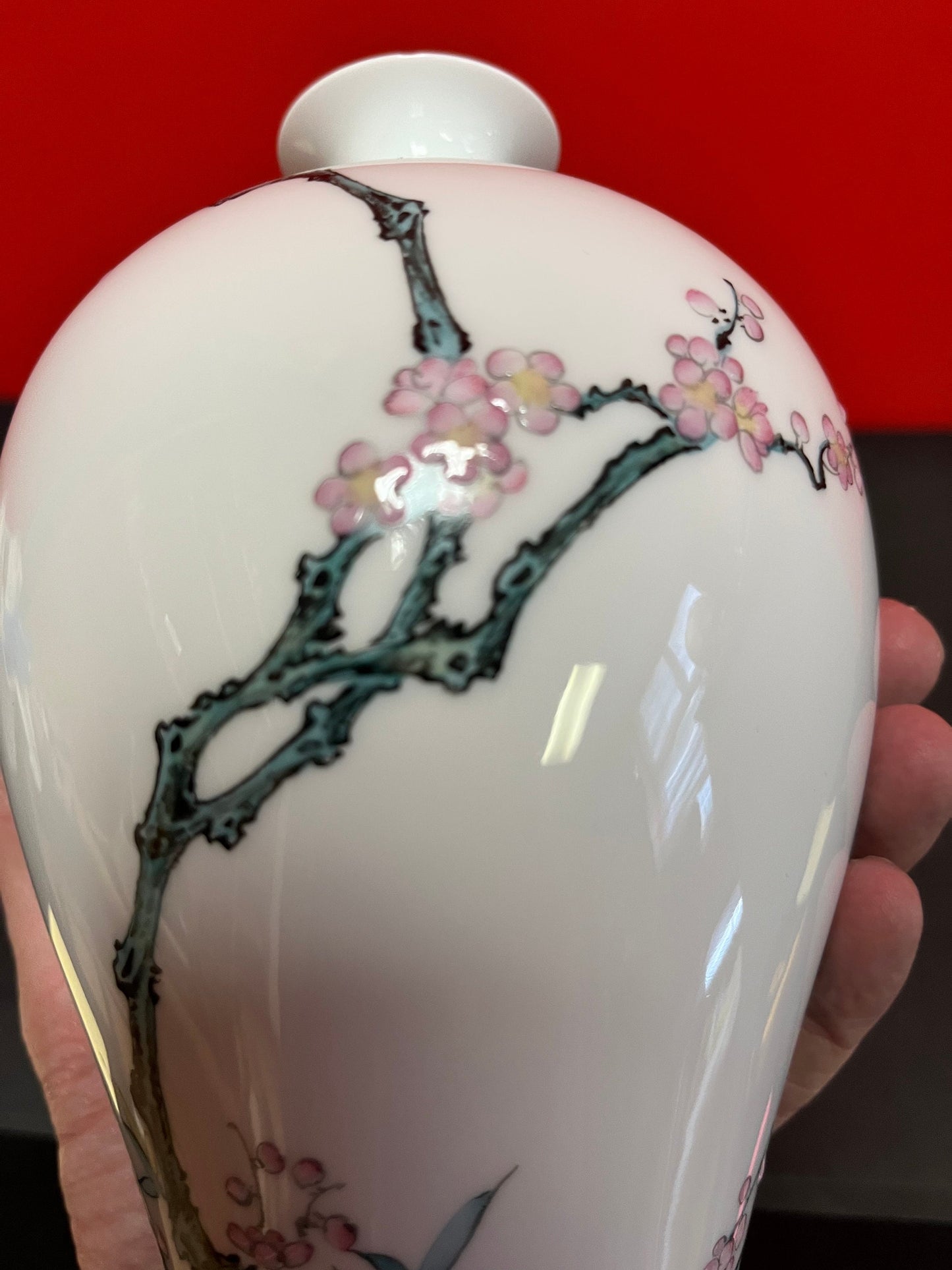 Beautiful 10 inch Japanese signed porcelain vase in perfect condition