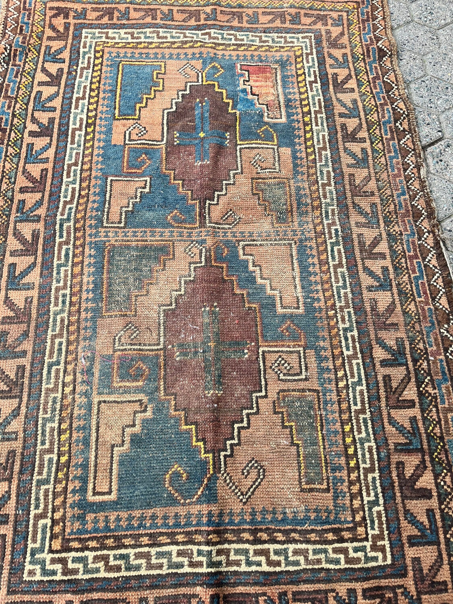 5ft x 32 inches wide antique beauty Persian rug carpet