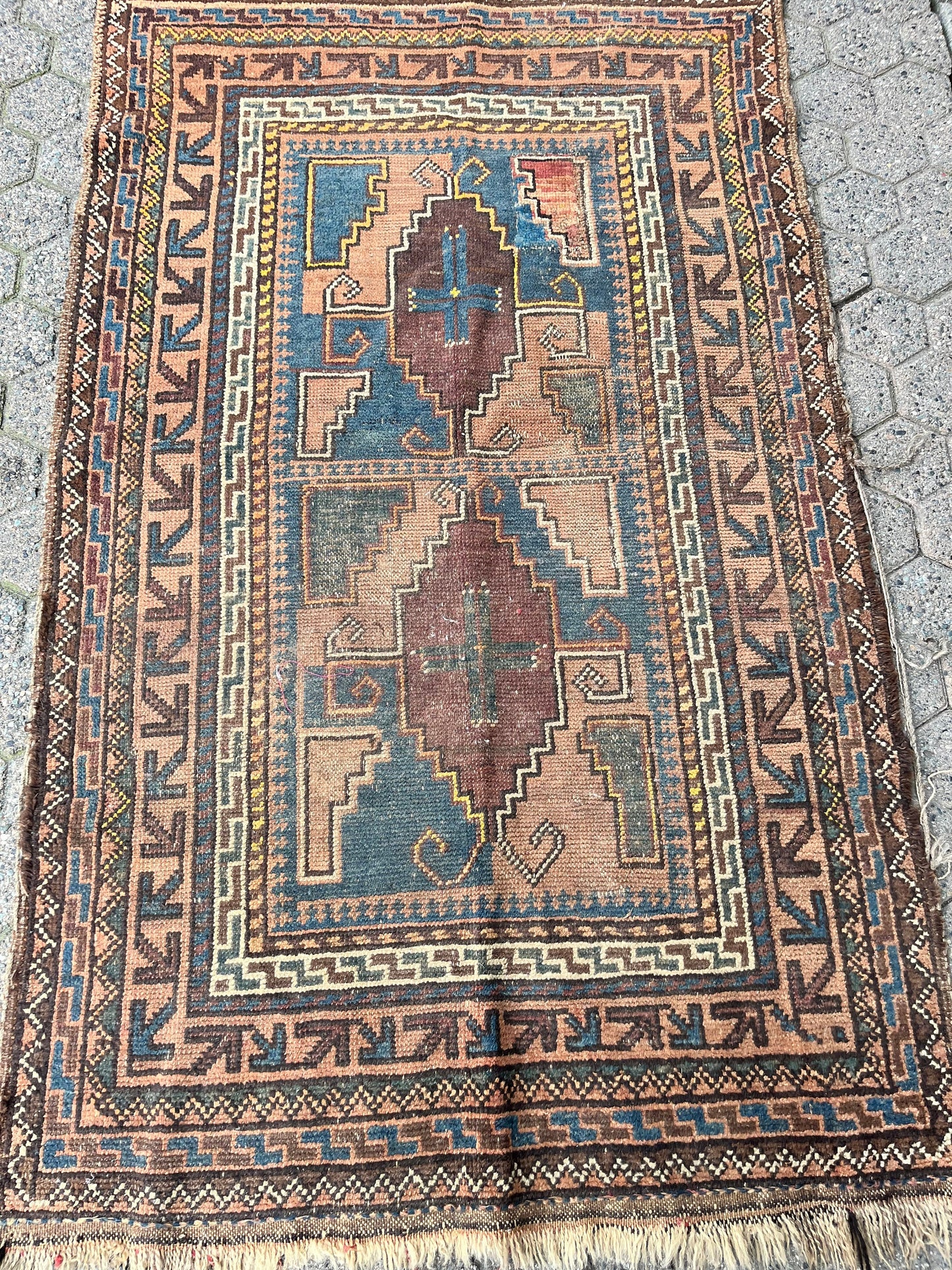 5ft x 32 inches wide antique beauty Persian rug carpet