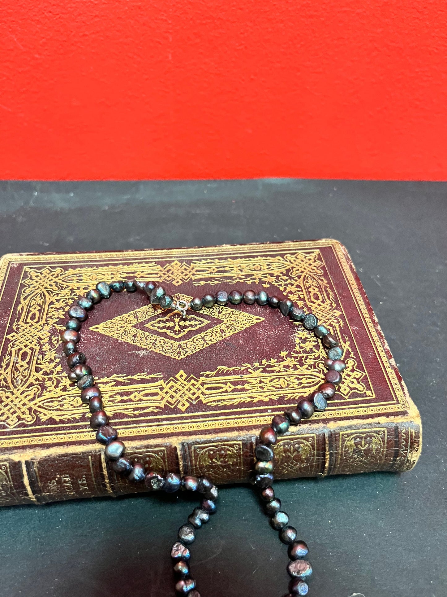 Lovely black pearl necklace  approx 16 inches long