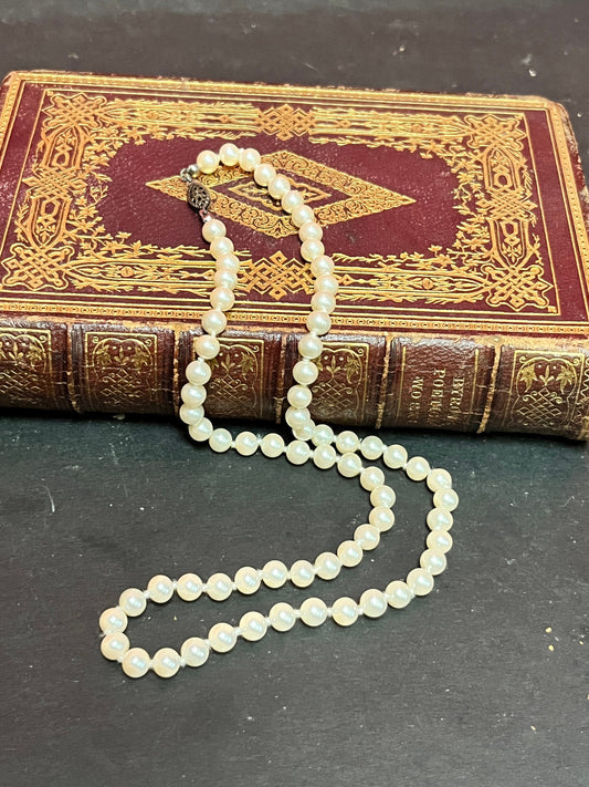 Approx 18 inch pearl necklace  great value  perfect gift