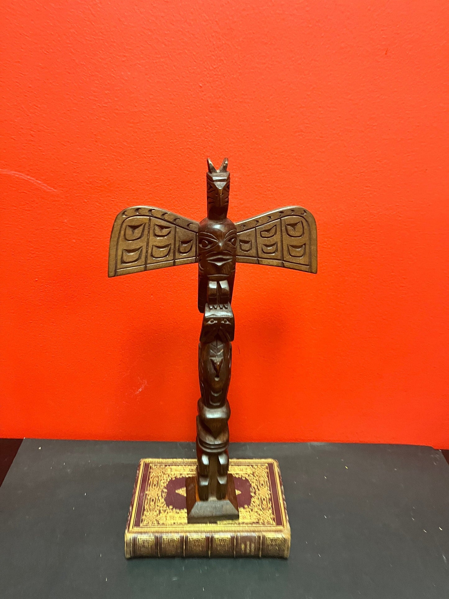 14 x 7 wide stunning Indigenous first nations Pacific Northwest carved totem pole with great detail and imagery