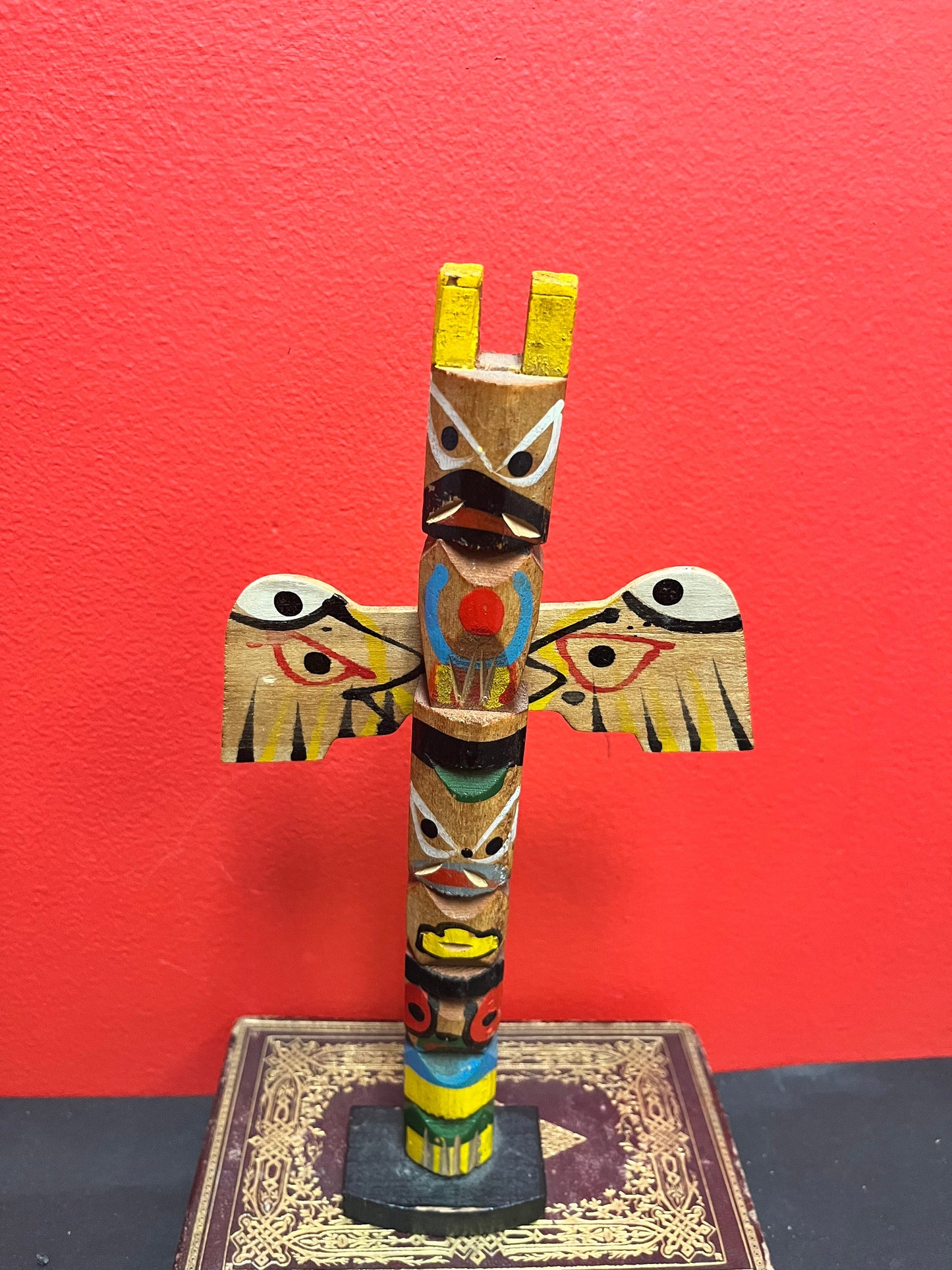 10 x 6 inch 1950s indigenous first nations pacific north west coast polychrome folk art totem pole with wings  cool historical piece