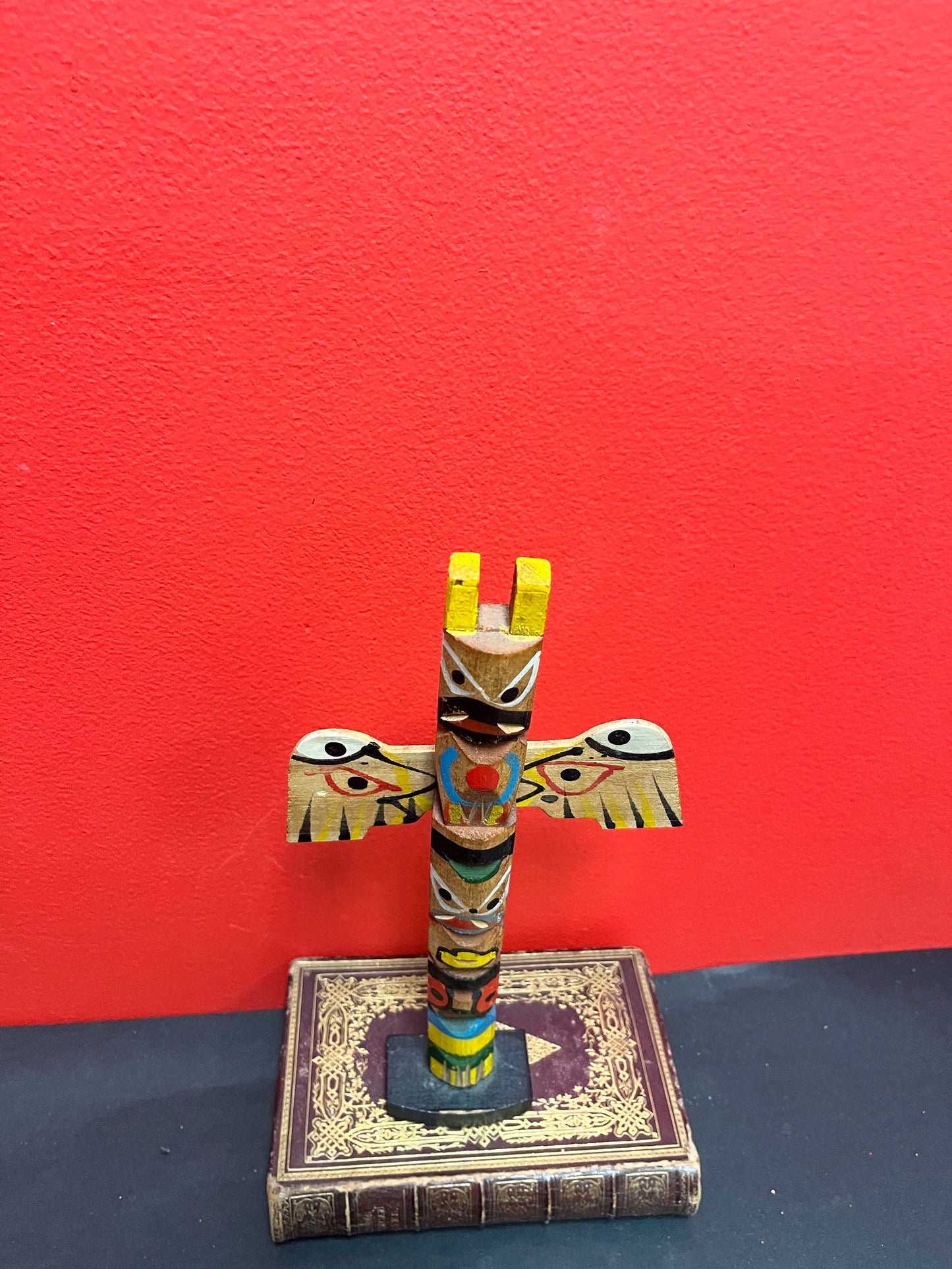 10 x 6 inch 1950s indigenous first nations pacific north west coast polychrome folk art totem pole with wings  cool historical piece