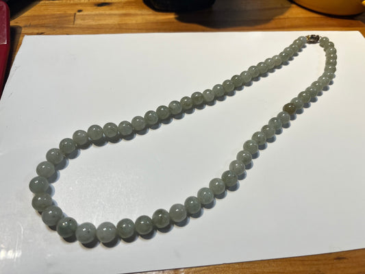 Beautiful Chinese 20 inch jade necklace