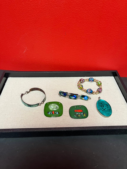 Nice lot of enamel jewellery   perfect for gifts or resale - value priced