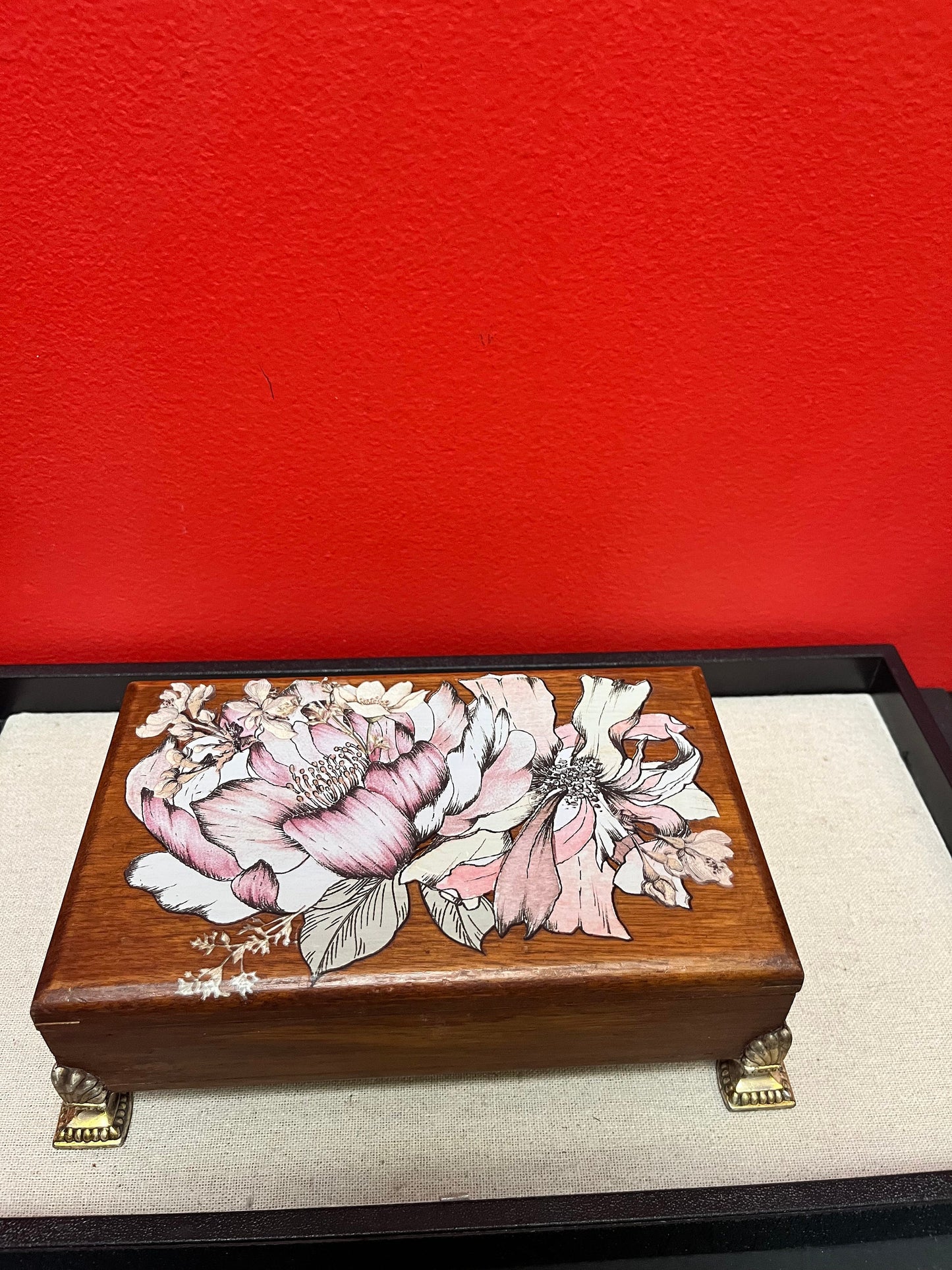 Lovely antique oak box with flower decoration 7 1/2 x 4 1/2 x 2 1/2 high  great for jewellery or cigarettes etc.