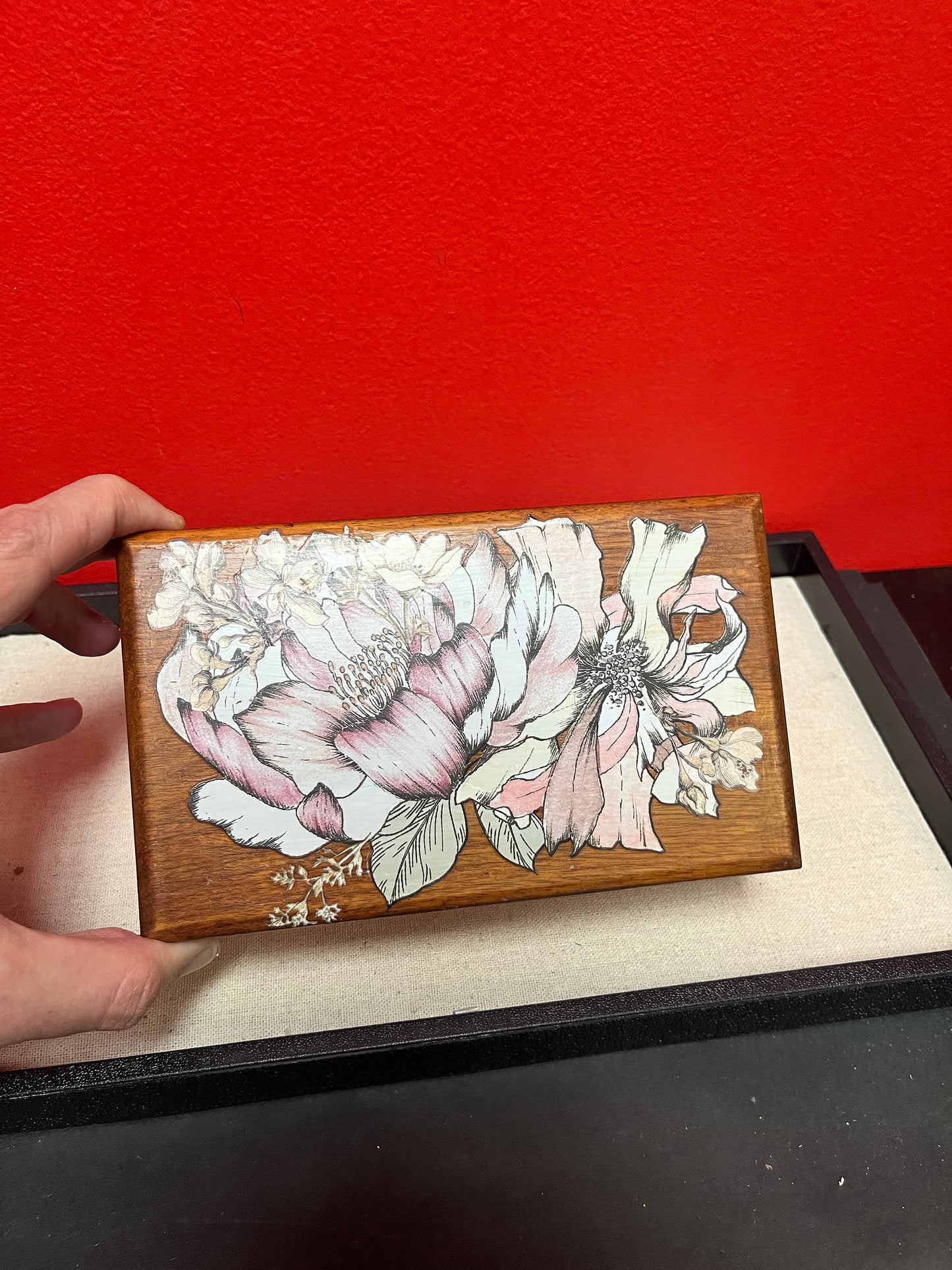 Lovely antique oak box with flower decoration 7 1/2 x 4 1/2 x 2 1/2 high  great for jewellery or cigarettes etc.