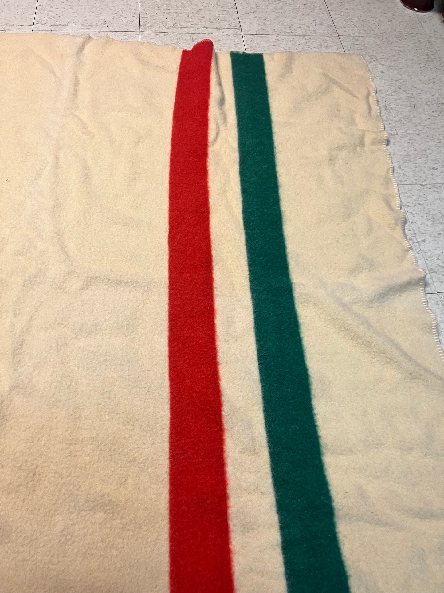 67 x 62 very unique HBC Hudson Bay Company style wool blanket  no tag  great Christmas colours