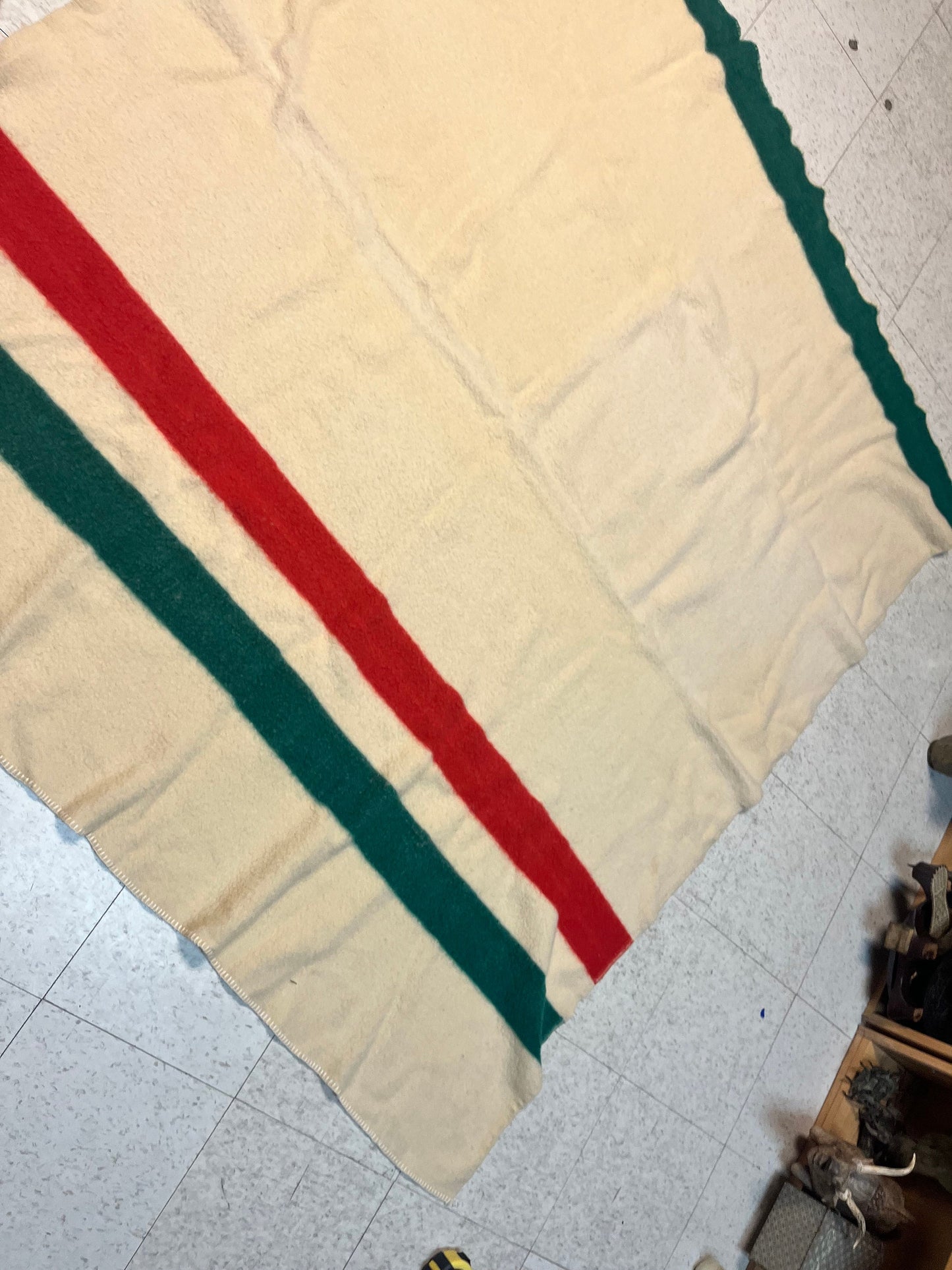 69 x 62 very unique HBC Hudson Bay Company style wool blanket  no tag  great Christmas colours