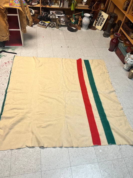 67 x 62 very unique HBC Hudson Bay Company style wool blanket  no tag  great Christmas colours