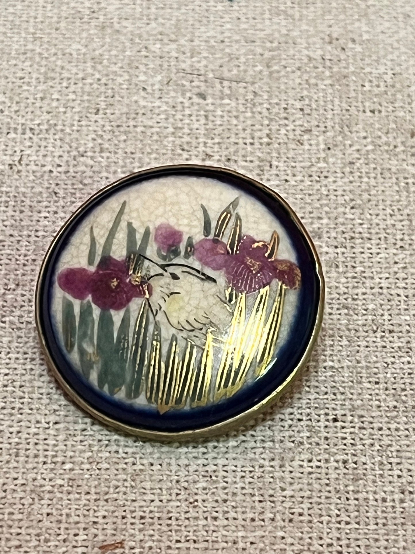 1 inch Japanese Satsuma brooch in lovely condition  perfect gift