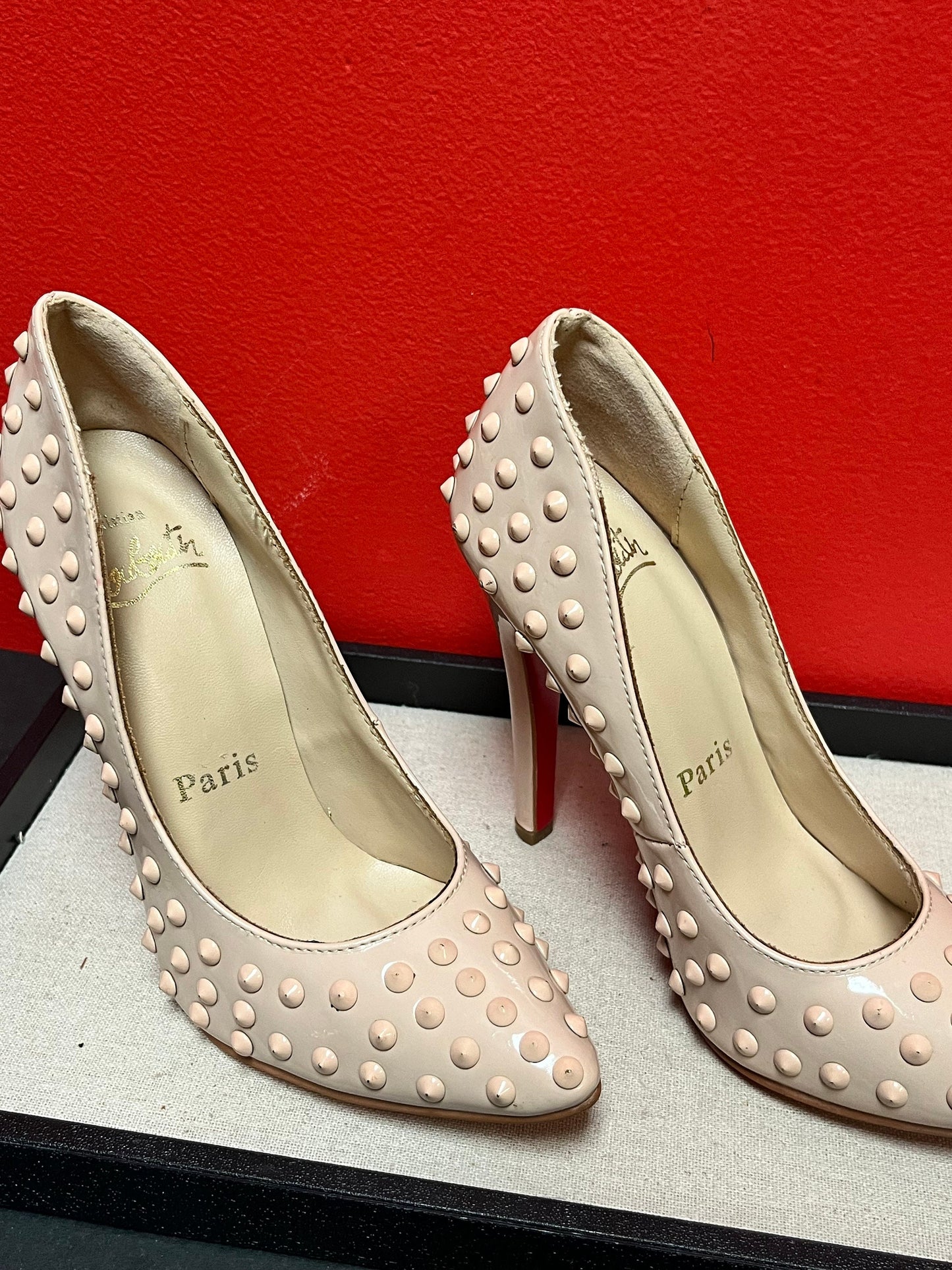 Fabulous authentic Christian Louboutin pumps  size 36  fits 5.5 to 6 ladies  like new  unbelievable deal