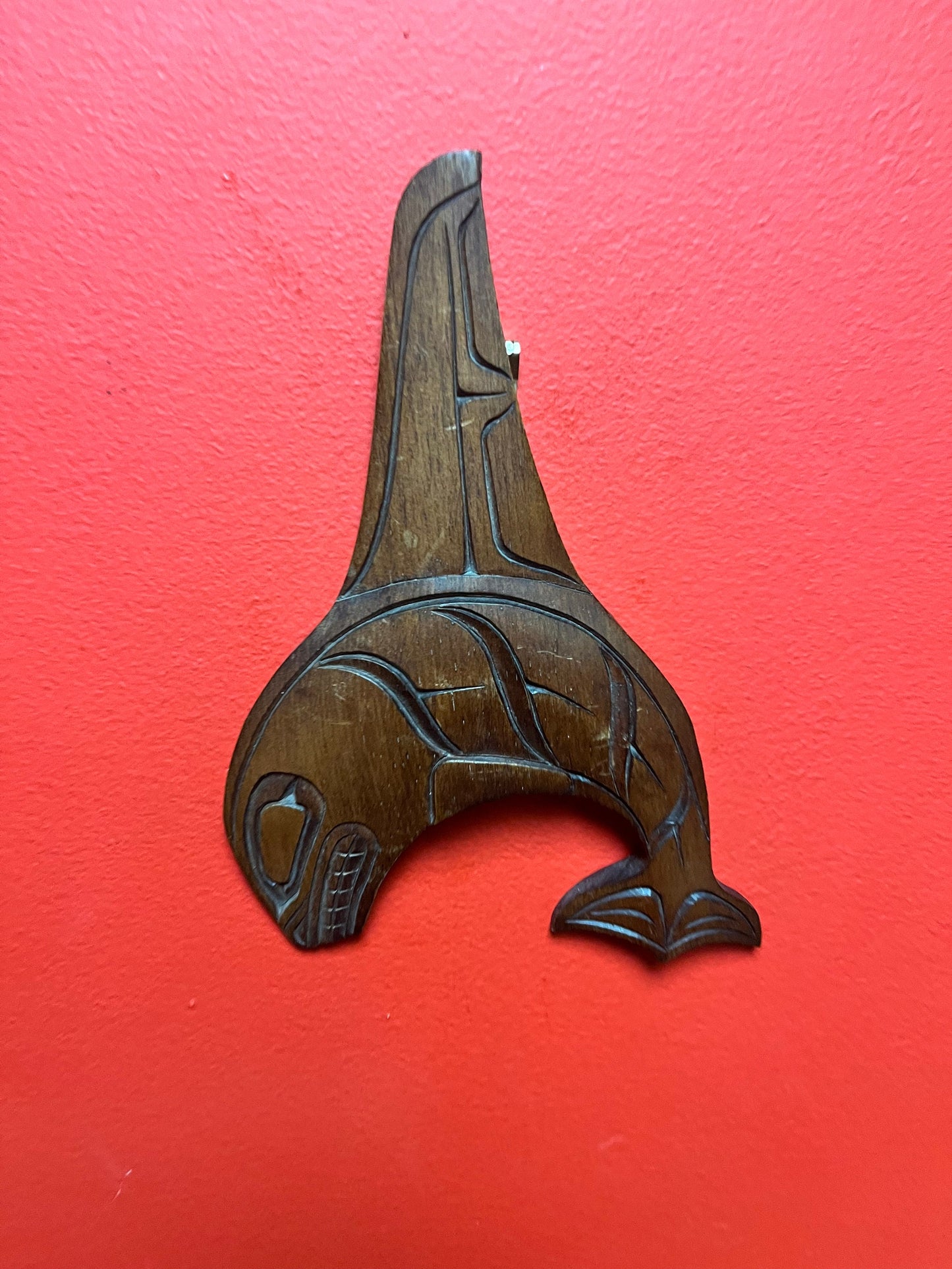 Lovely well detailed 9 inch tall, indigenous first nations, Pacific Northwest coast, signed killer whale plaque   ready to hang  wow