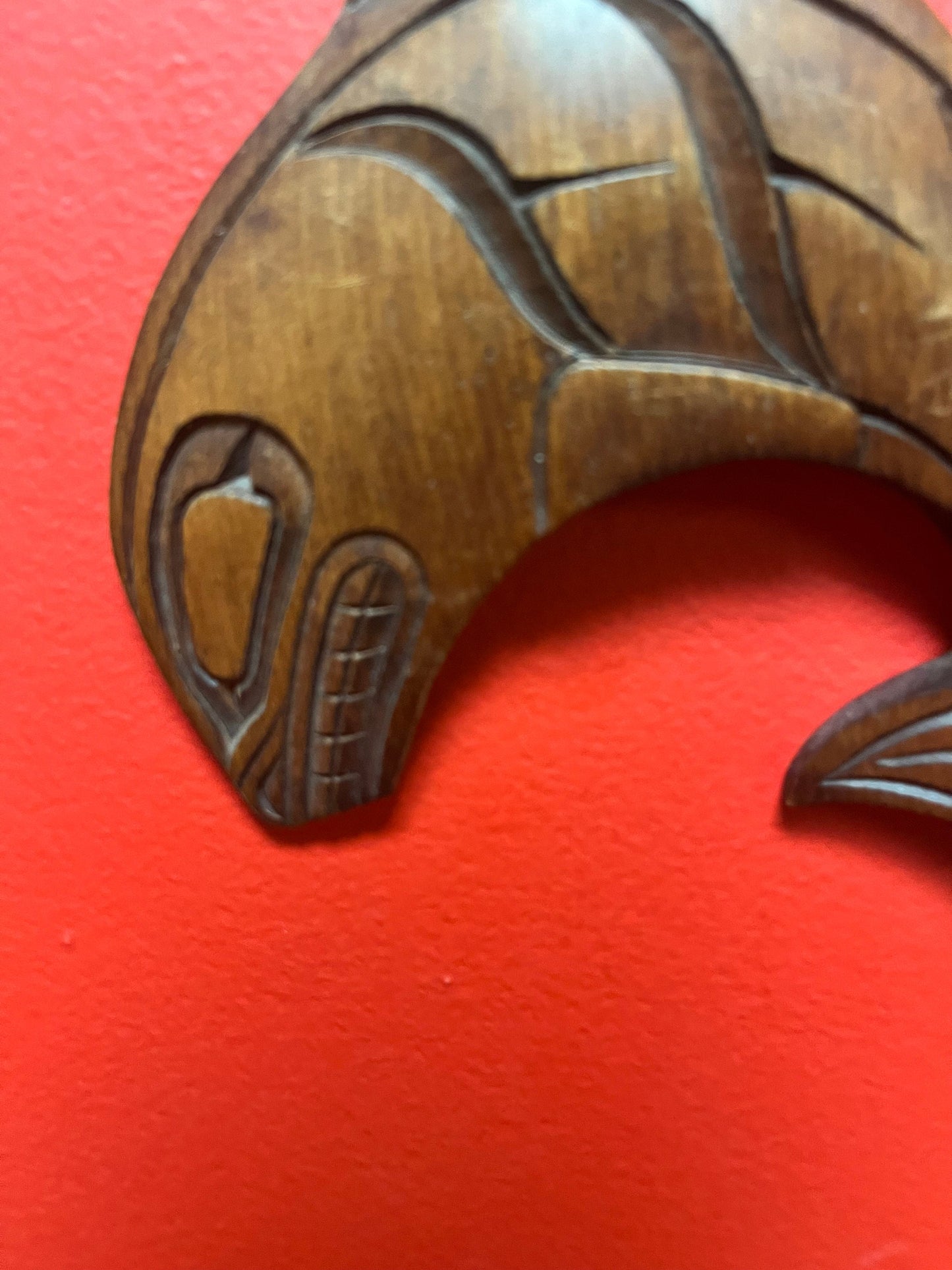 Lovely well detailed 9 inch tall, indigenous first nations, Pacific Northwest coast, signed killer whale plaque   ready to hang  wow