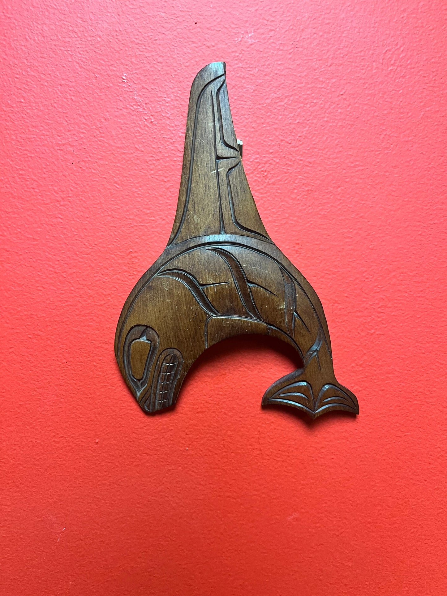 Lovely well detailed 9 inch tall, indigenous first nations, Pacific Northwest coast, signed killer whale plaque   ready to hang  wow