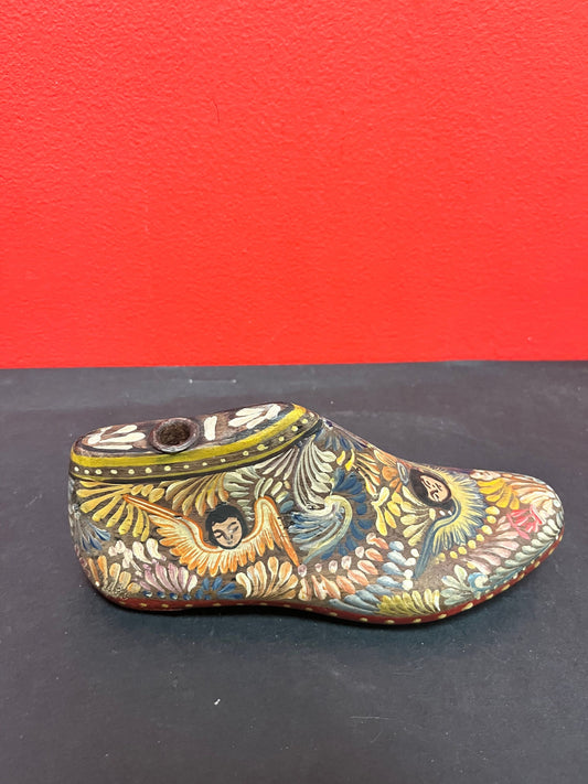 Lovely 8 x 3“ high early antique Folk Art Mexican painted shoe form  wonderful detail in this unique piece  wow