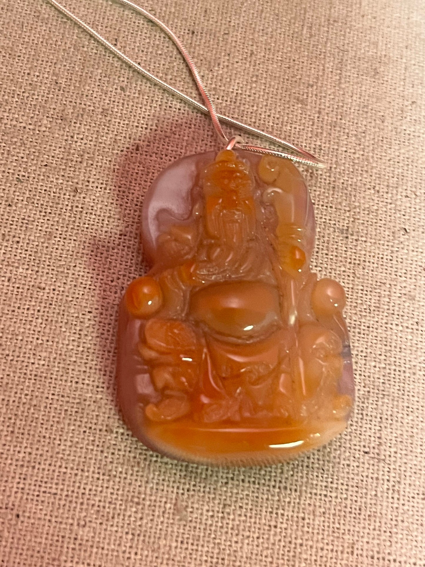 Fabulous 2 inch long chameleon agate pendant depicting Confucius with a free silver chain