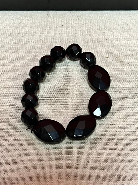 Cute expandible jet glass bracelet  great gift