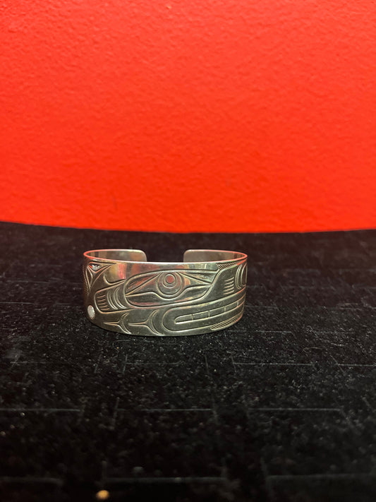 Beautiful 2 1/2 x 1 high indigenous first nations pacific northwest coast sterling bracelet, signed SB   believed to be Sam Baker wow