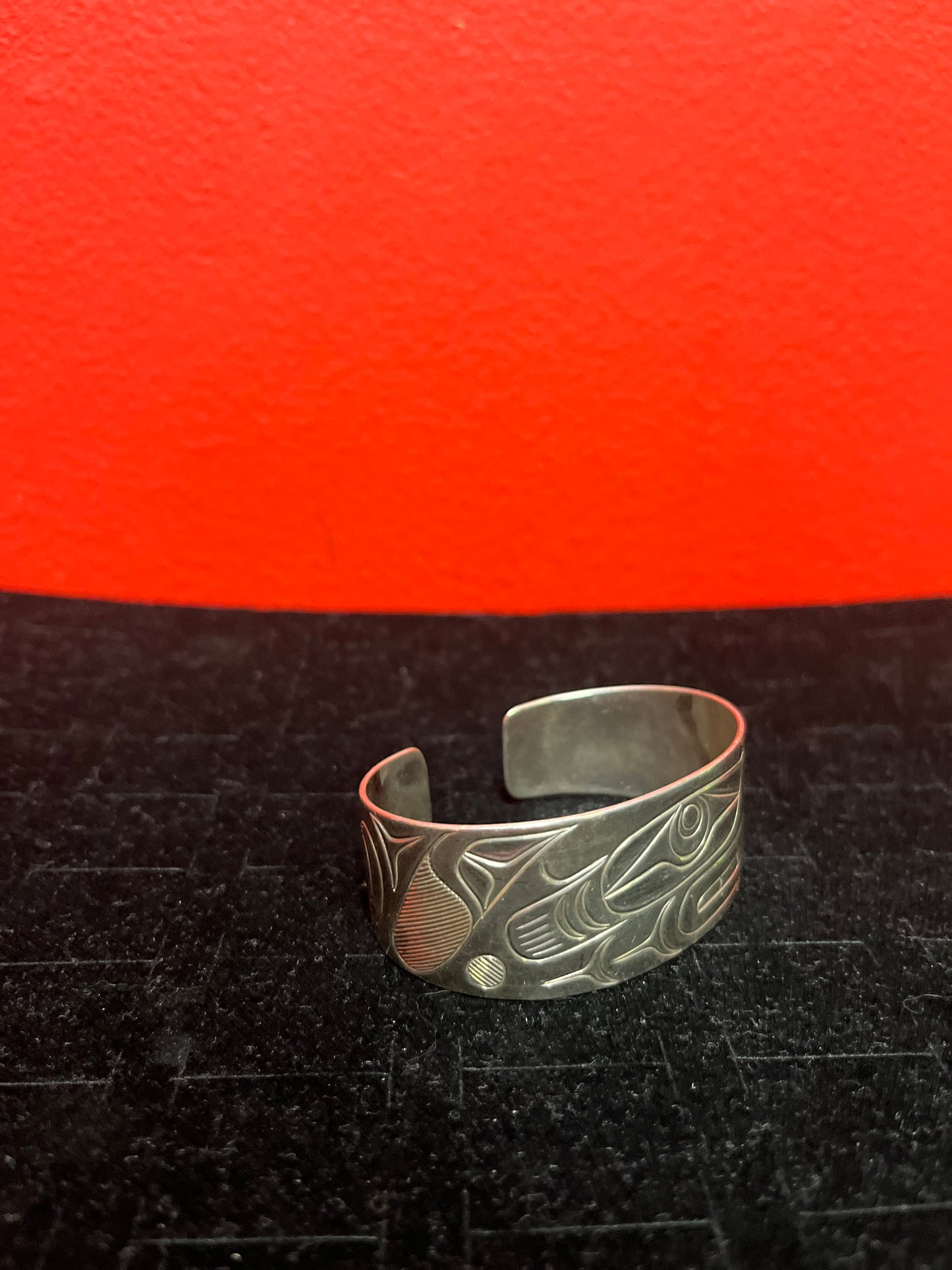 Beautiful 2 1/2 x 1 high indigenous first nations pacific northwest coast sterling bracelet, signed SB   believed to be Sam Baker wow