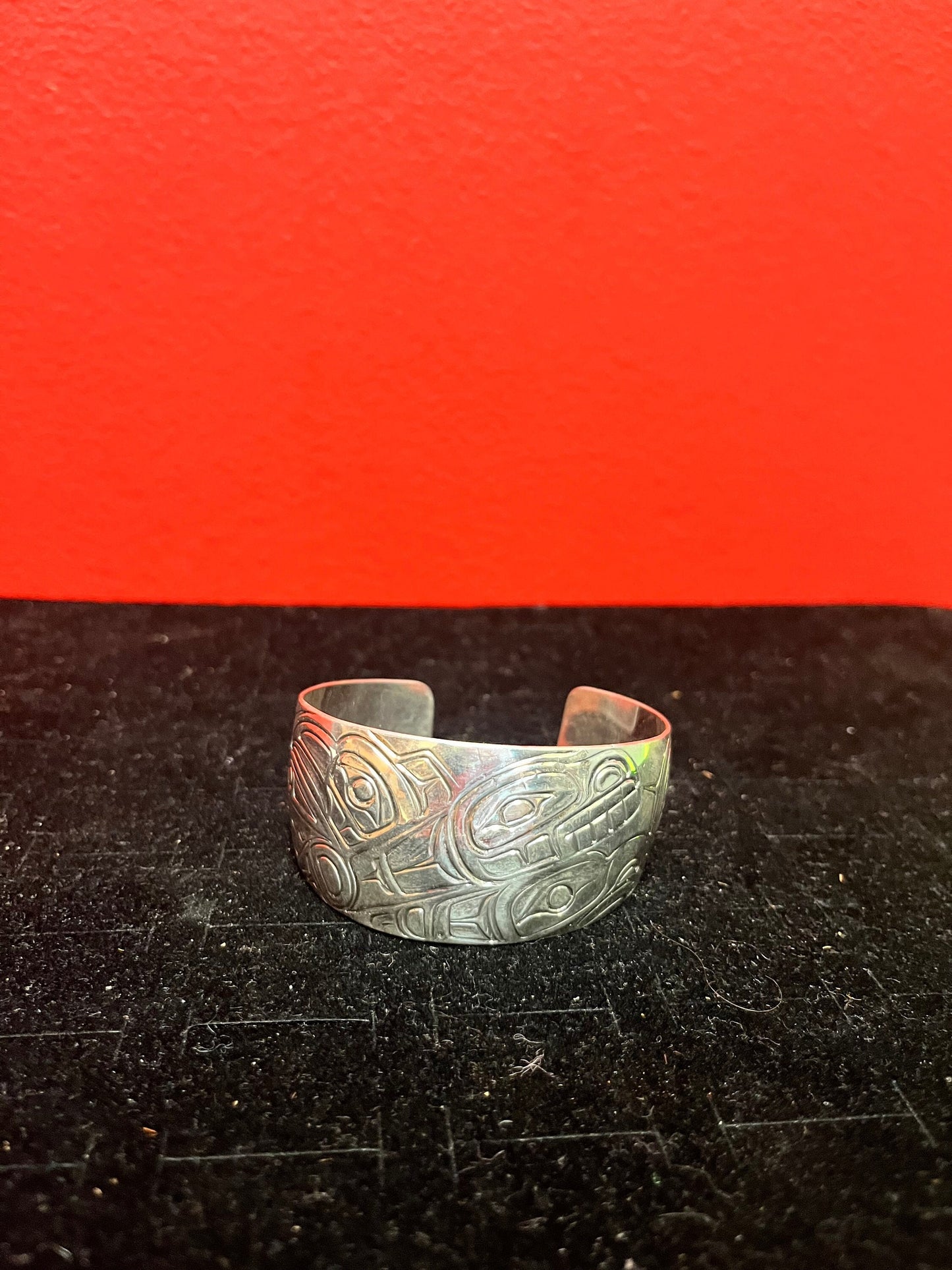 A Stunning signed 2 1/2 inch by one and a half inch high high-quality detailed indigenous first nations northwest coast heavy sterling cuff