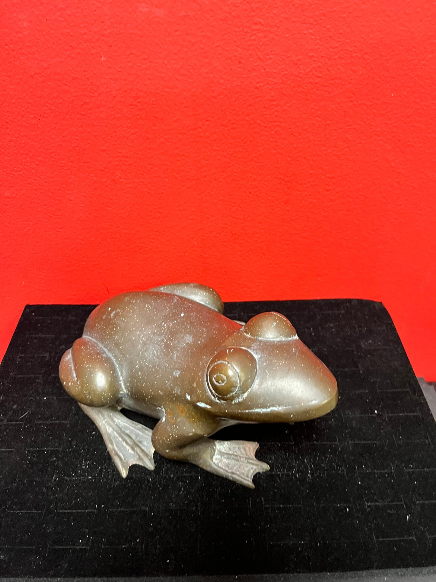 Spectacular 9.5“ x 6.5 inch wide Japanese bronze frog with amazing patina  one of my favourite items of all time -heavy and good quality