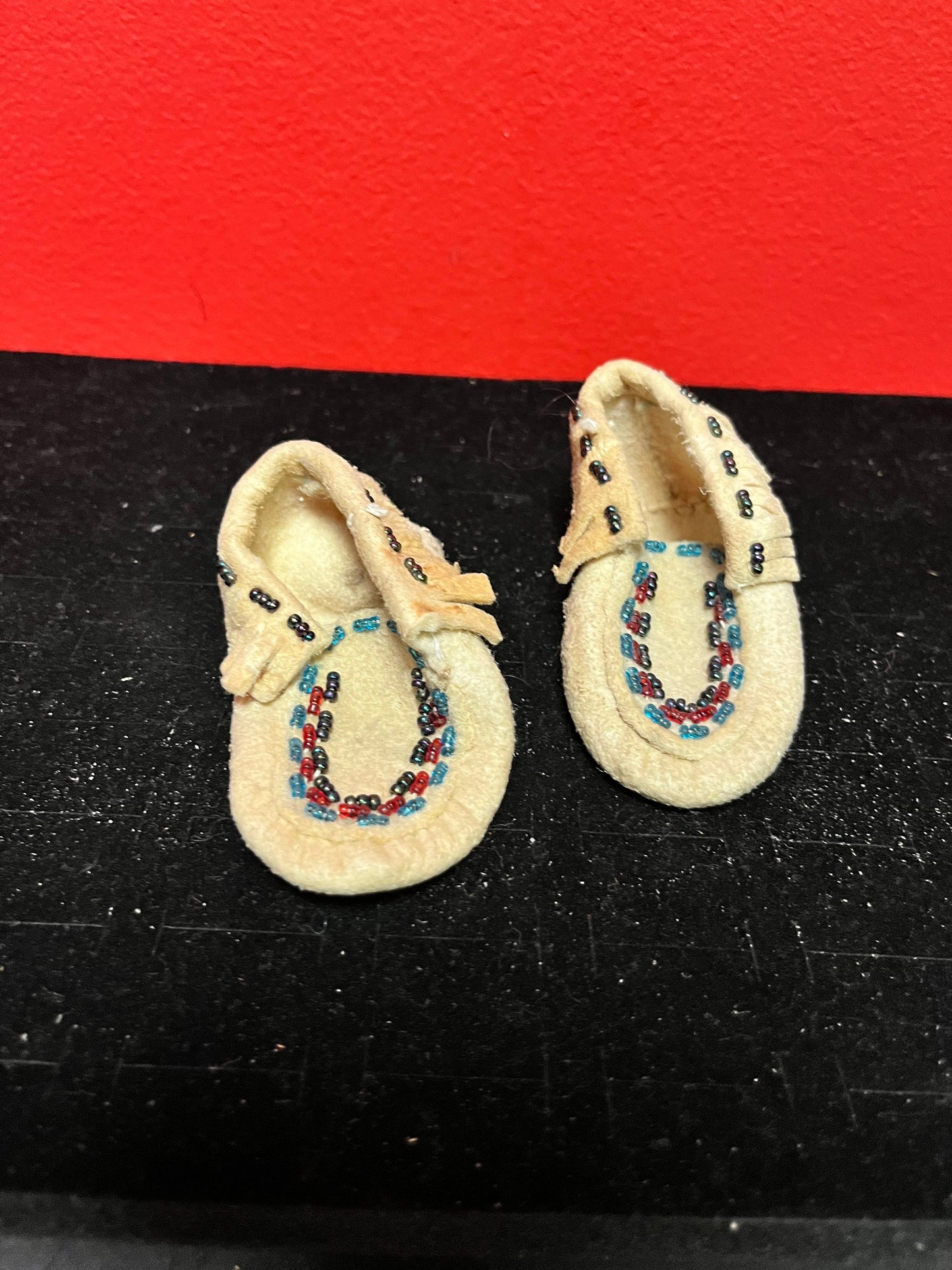 Lovely 3 1/2 inch long indigenous first nations Pacific northwest coast leather and beaded baby moccasins