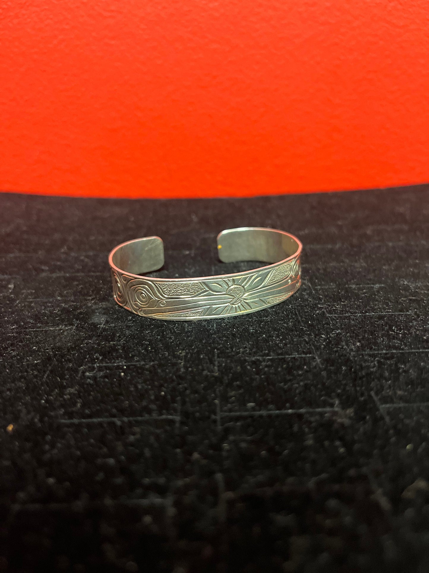 Lovely 2 1/2“ x .4“ signed indigenous first nations Pacific Northwest coast Thunderbird kissing the sun sterling bracelet