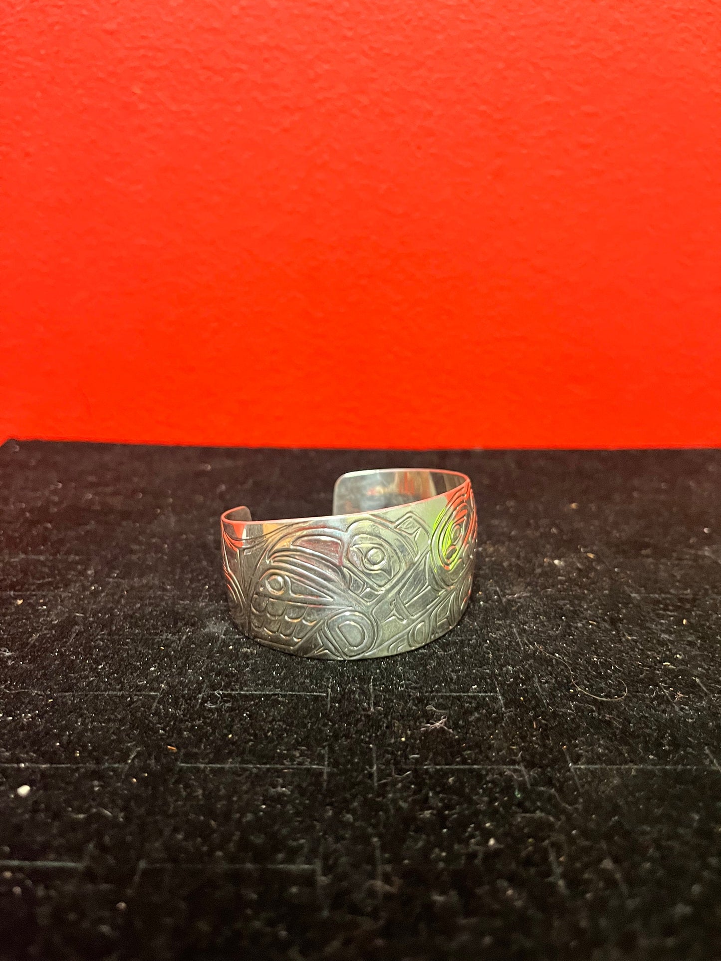 A Stunning signed 2 1/2 inch by one and a half inch high high-quality detailed indigenous first nations northwest coast heavy sterling cuff