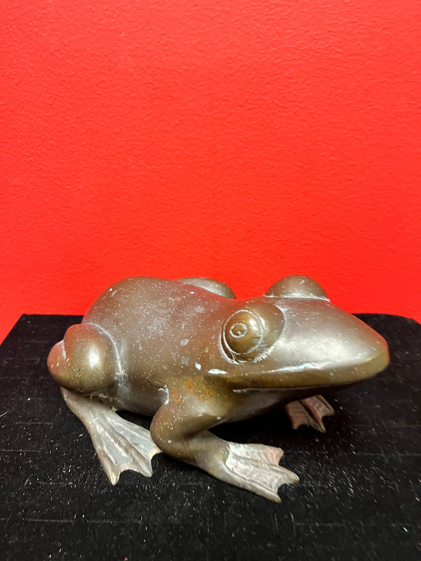 Spectacular 9.5“ x 6.5 inch wide Japanese bronze frog with amazing patina  one of my favourite items of all time -heavy and good quality