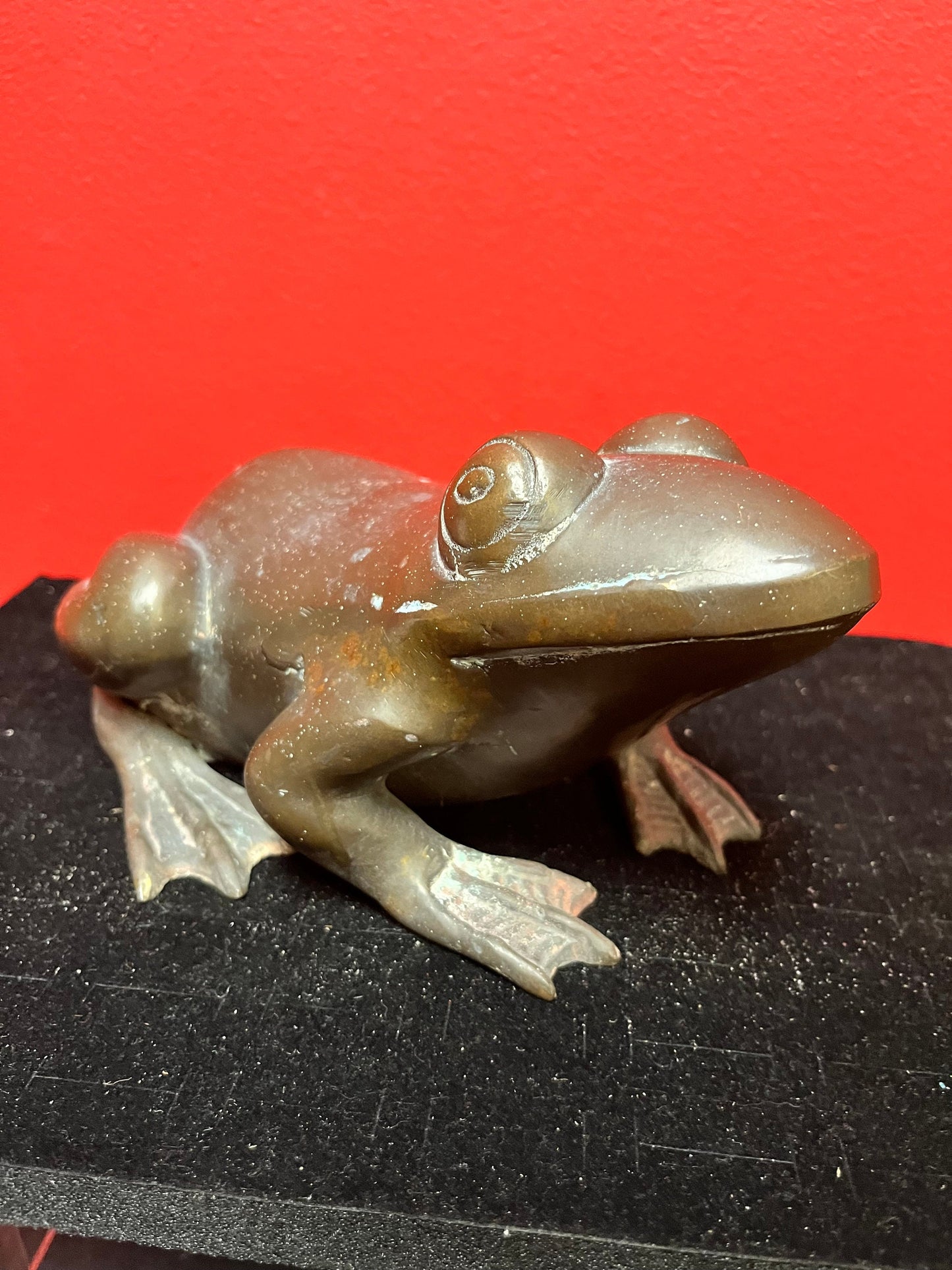 Spectacular 9.5“ x 6.5 inch wide Japanese bronze frog with amazing patina  one of my favourite items of all time -heavy and good quality