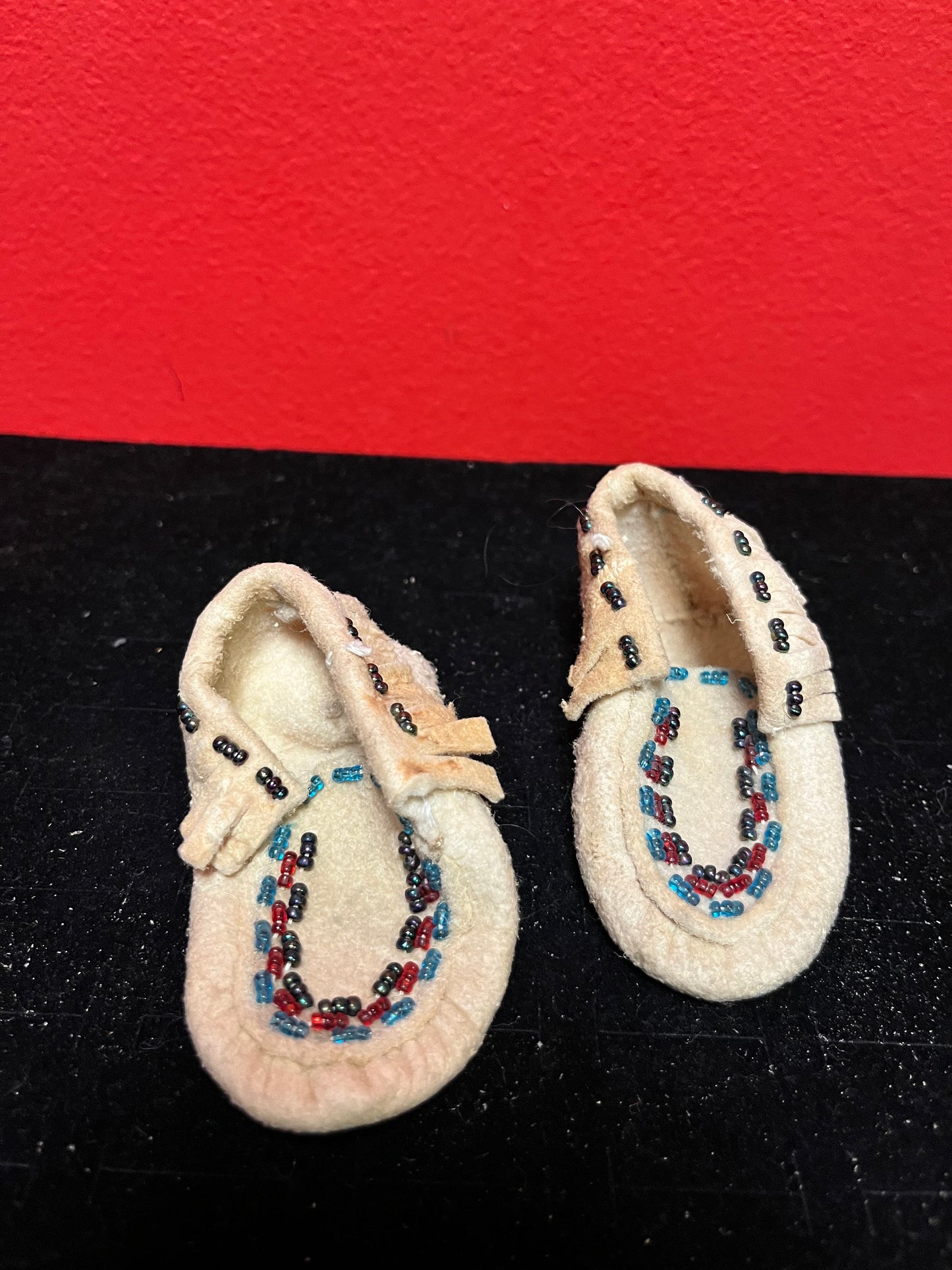 Lovely 3 1/2 inch long indigenous first nations Pacific northwest coast leather and beaded baby moccasins