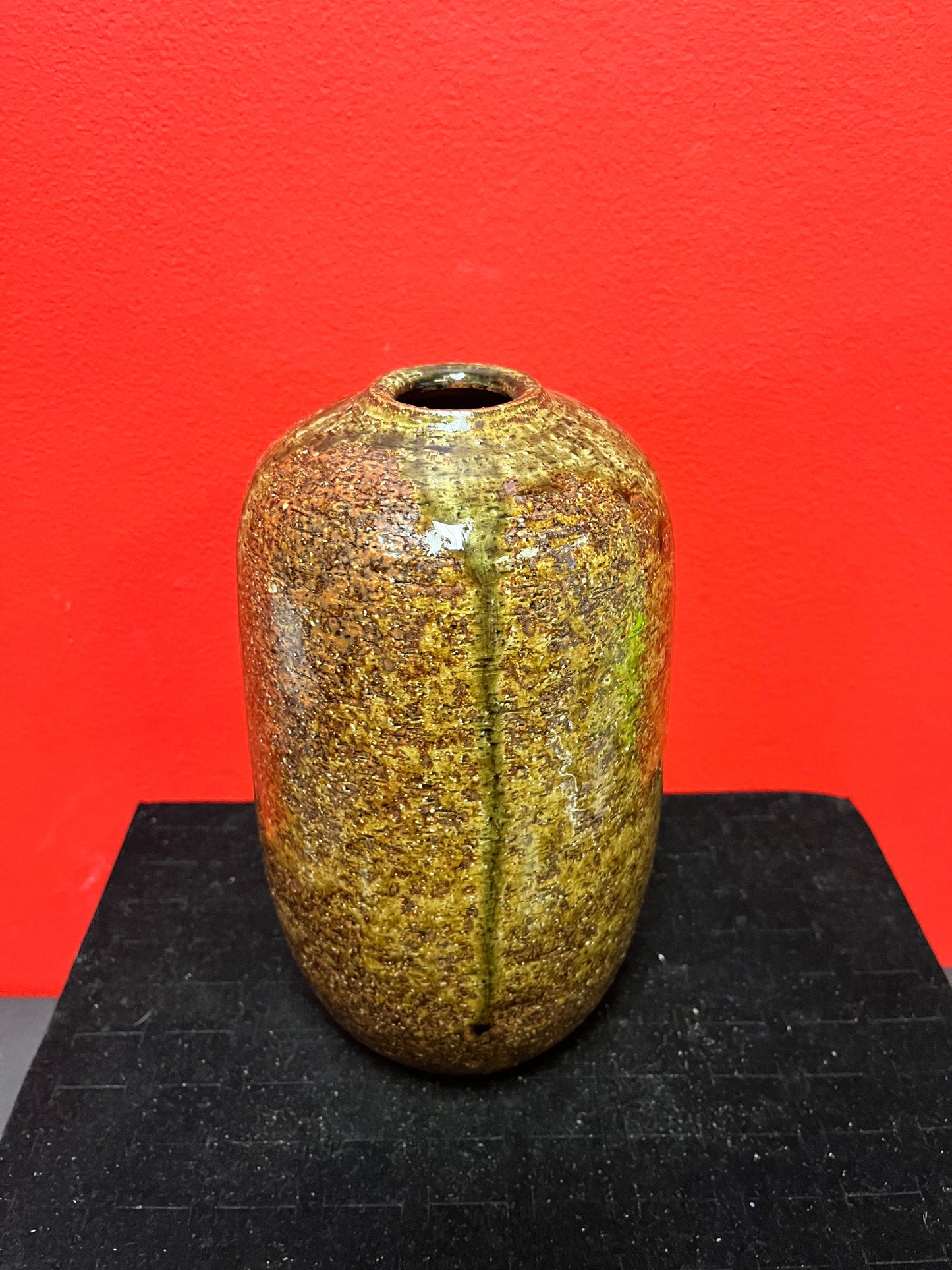 An Absolutely stunning 10 inch tall Canadian Japanese pottery  - Wayne Ngan vase  wow glaze  perfect cond  unsigned certified by expert