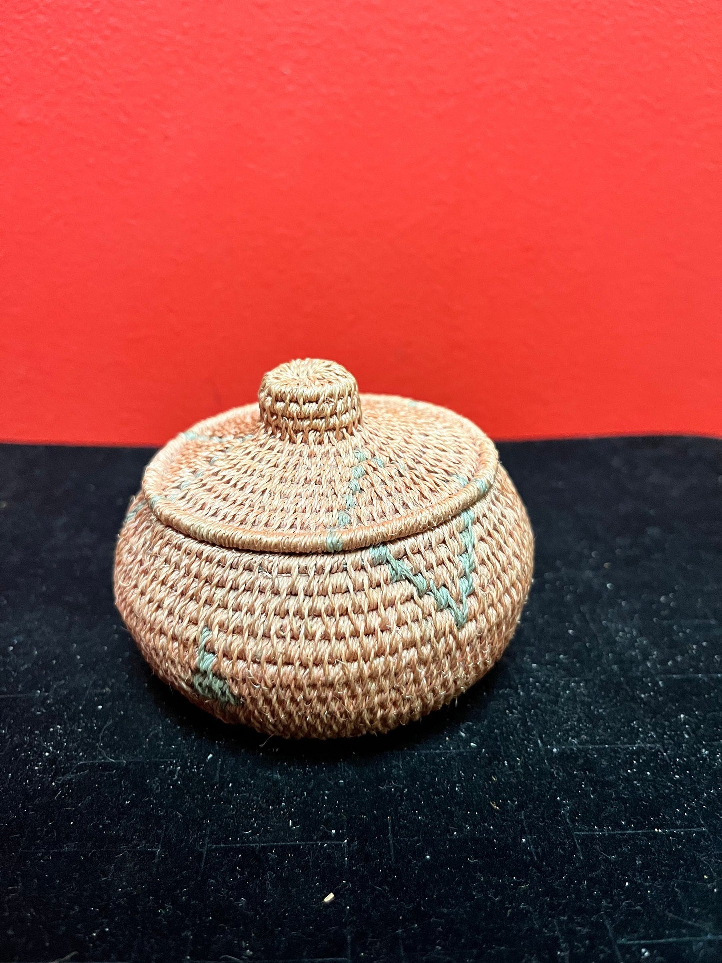 Lovely Unusual indigenous Canadian First Nations 4 inch high woven basket in perfect condition