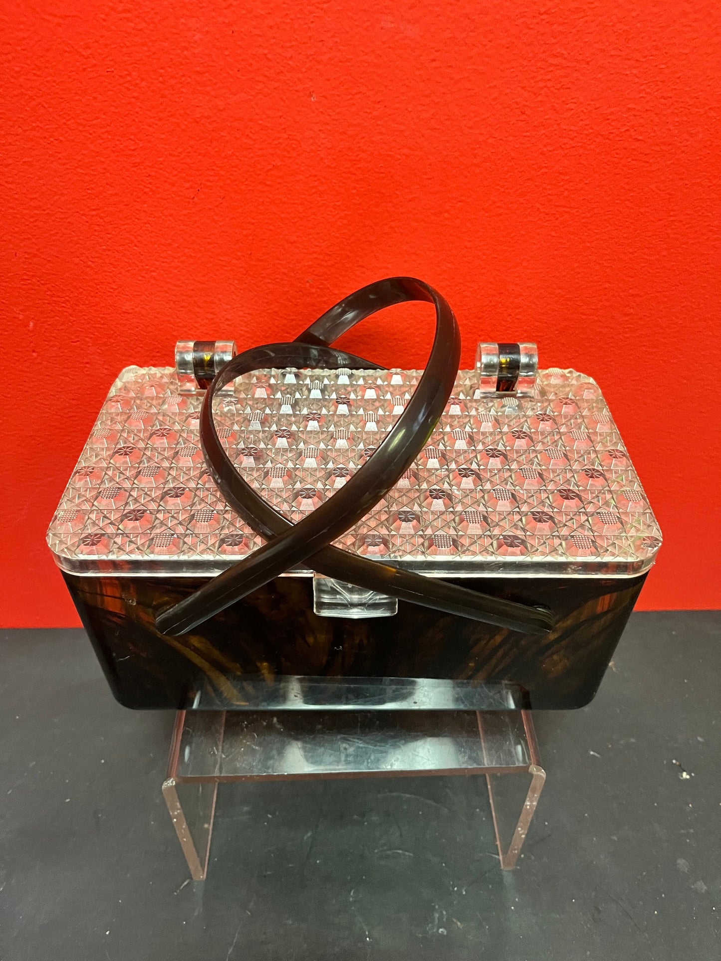 Fabulous 9 x 5 x 8 high vintage authentic lucite handbag  purse   great condition