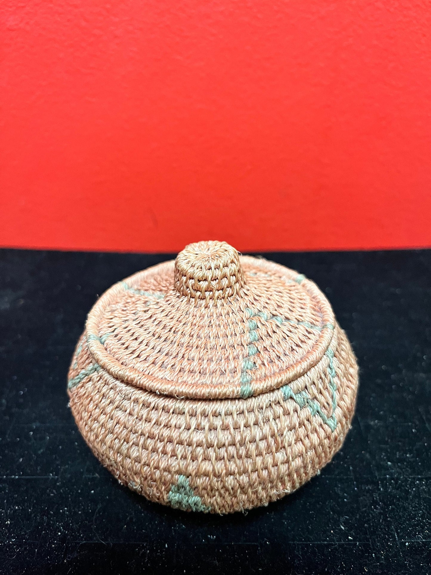 Lovely Unusual indigenous Canadian First Nations 4 inch high woven basket in perfect condition