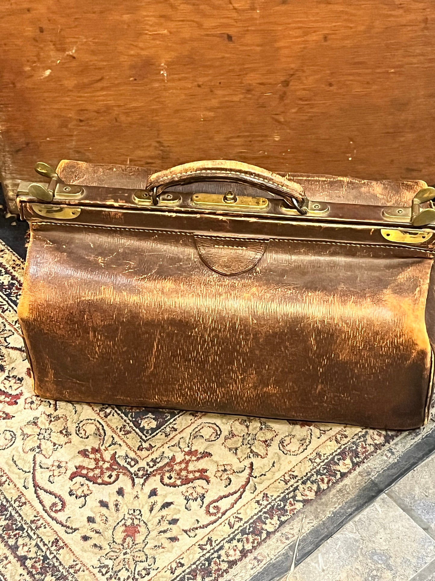 17 x 9 x 13 high absolutely fabulous antique English leather doctors bag  - wonderful Bettina and in good condition  masterpiece