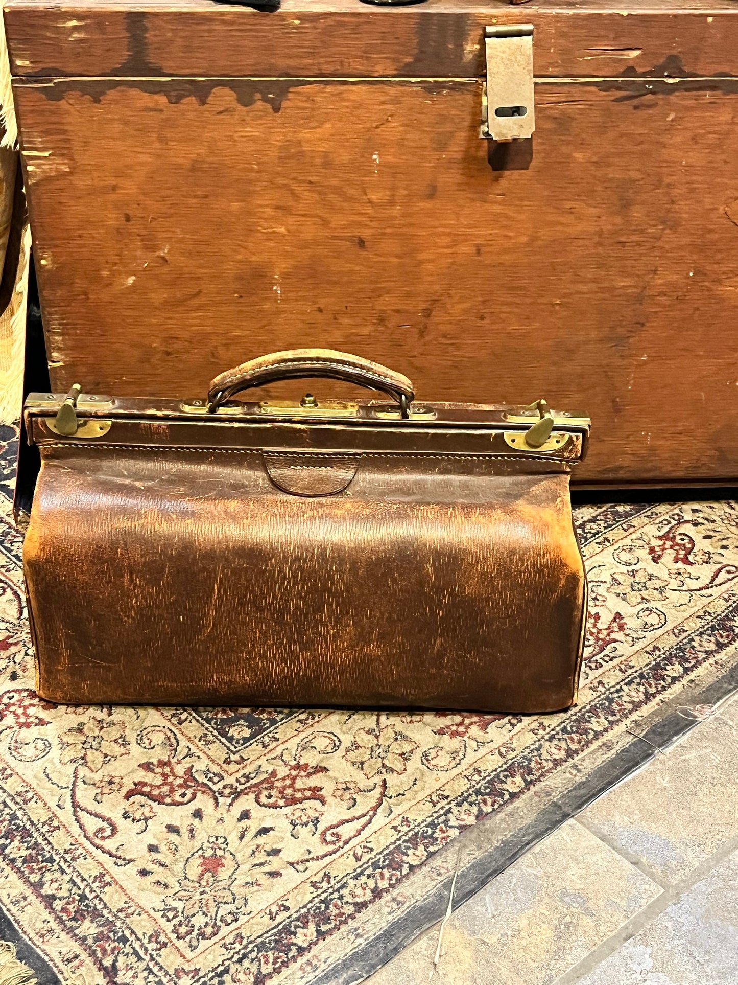 17 x 9 x 13 high absolutely fabulous antique English leather doctors bag  - wonderful Bettina and in good condition  masterpiece