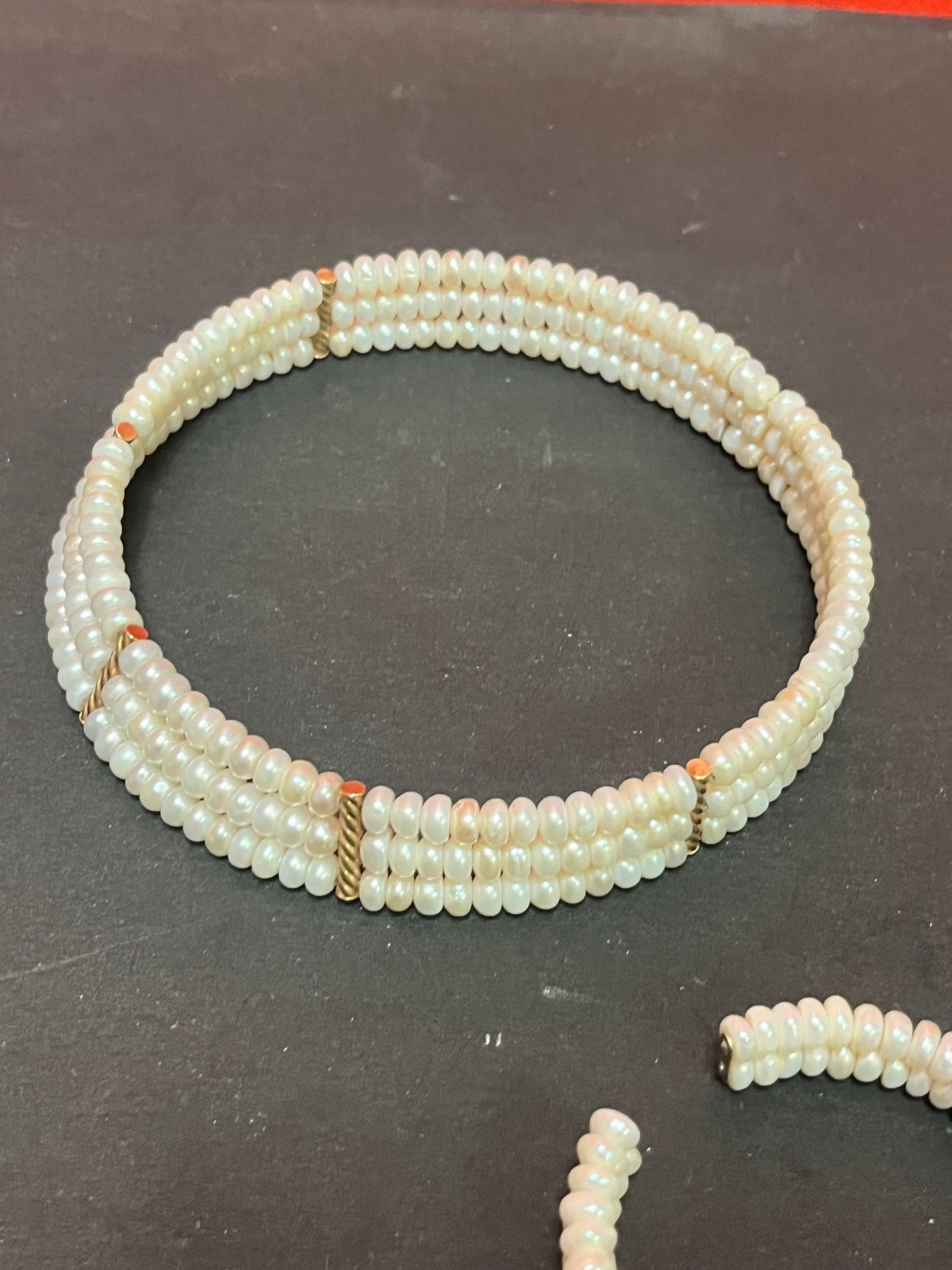 A  Stunning Pearl  necklace choker and bracelet  authentic and beautiful