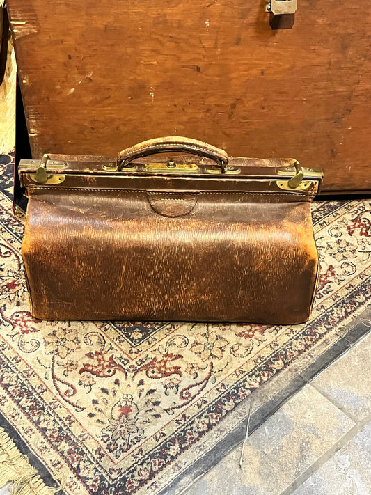 17 x 9 x 13 high absolutely fabulous antique English leather doctors bag  - wonderful Bettina and in good condition  masterpiece